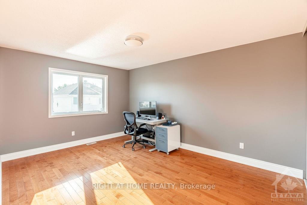 Photo 9 of 137 Ballance Drive, Ottawa, Avalon East — HOMEH