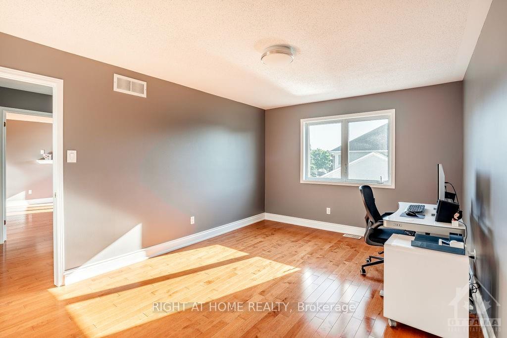 Photo 10 of 137 Ballance Drive, Ottawa, Avalon East — HOMEH