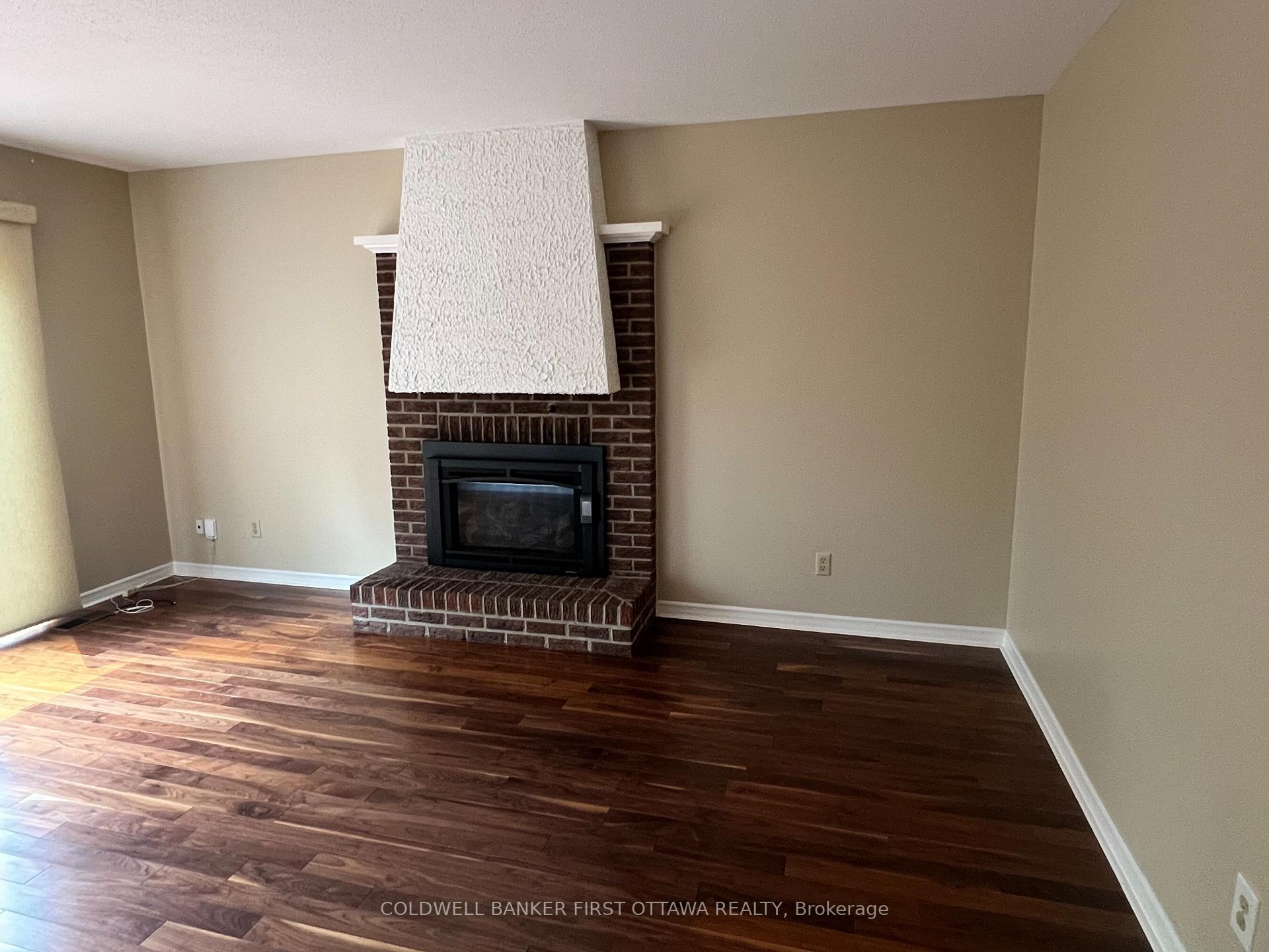 Photo 9 of 1179 1/2 St-Jerome Crescent, Ottawa, Convent Glen North — HOMEH