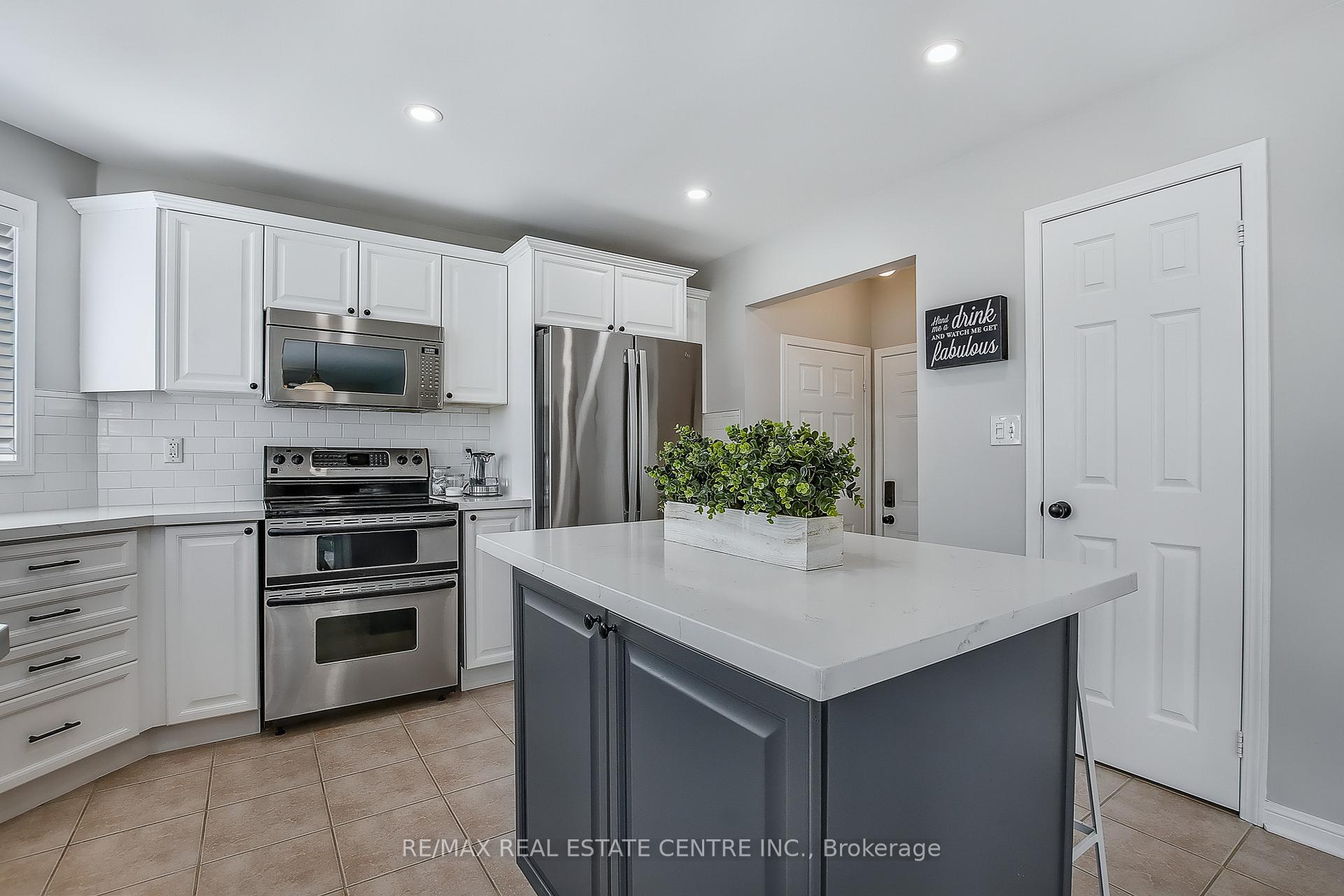 Photo 9 of 969 Lancaster Boulevard, Milton, Beaty — HOMEH