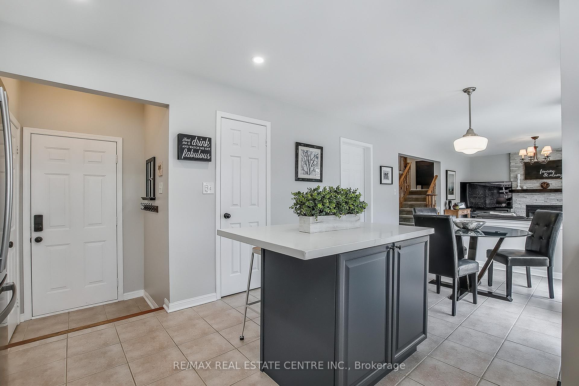 Photo 6 of 969 Lancaster Boulevard, Milton, Beaty — HOMEH