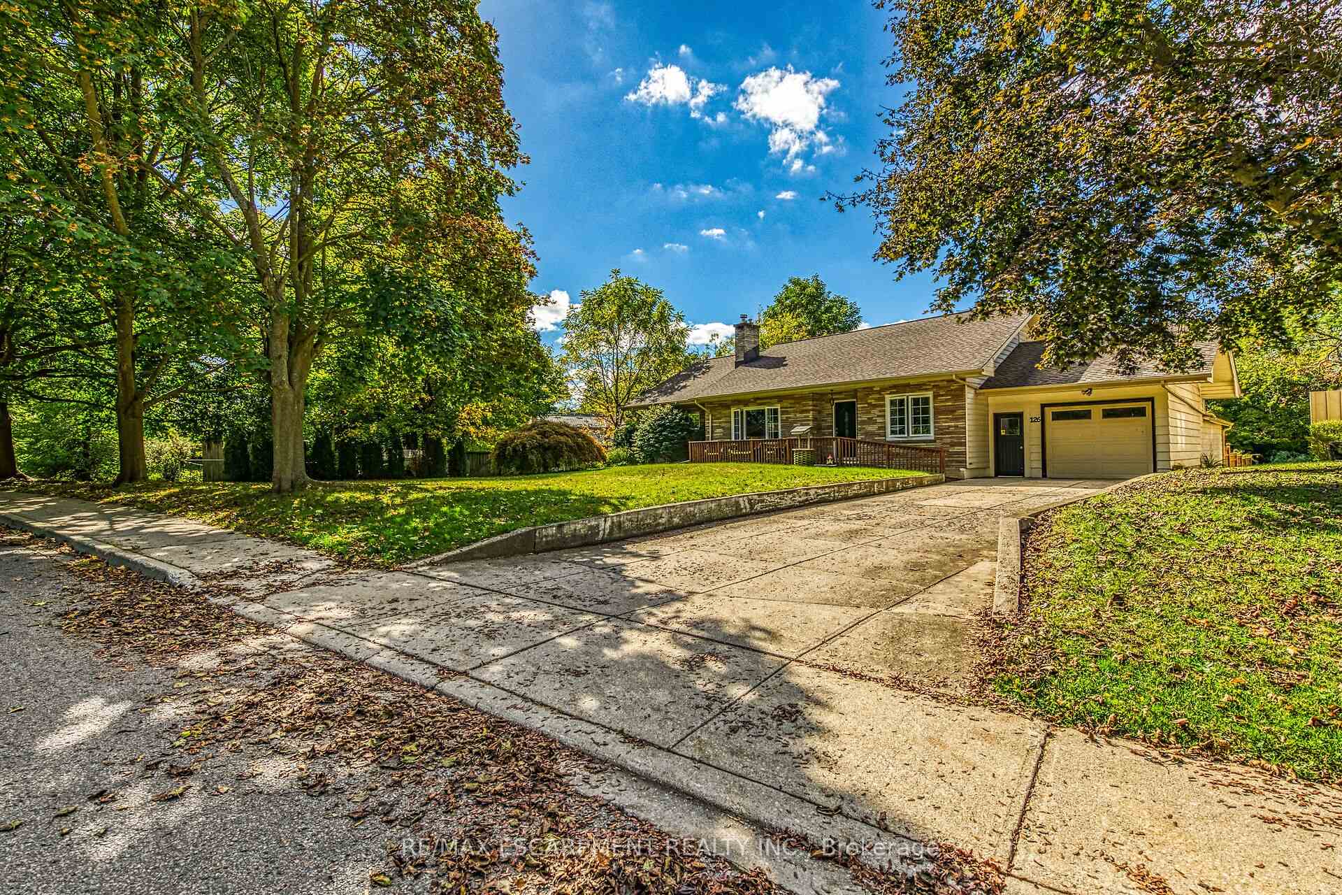Photo 2 of 126 Wilson Drive, Norfolk, Simcoe — HOMEH