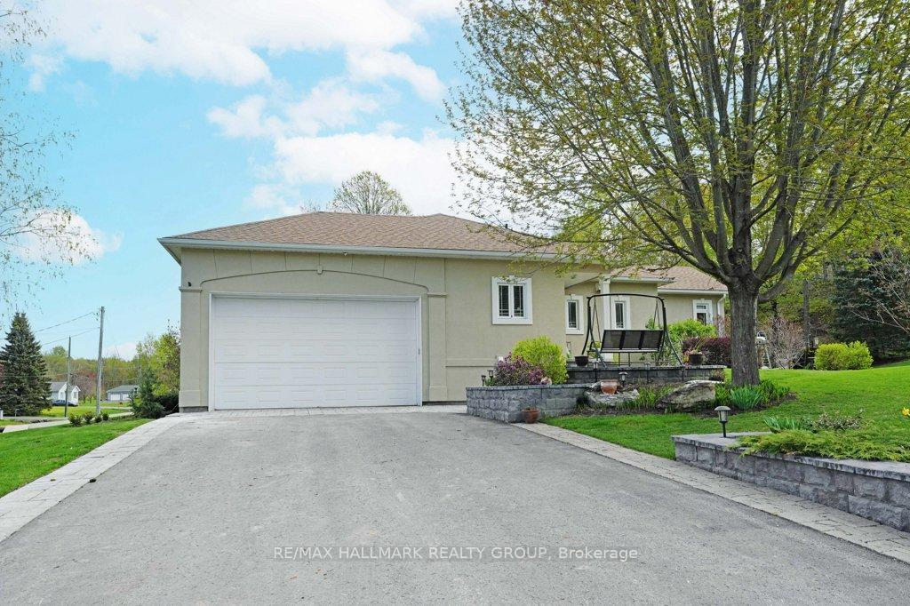 Photo 3 of 2680 Pierrette Drive, Ottawa, Cumberland Estates — HOMEH