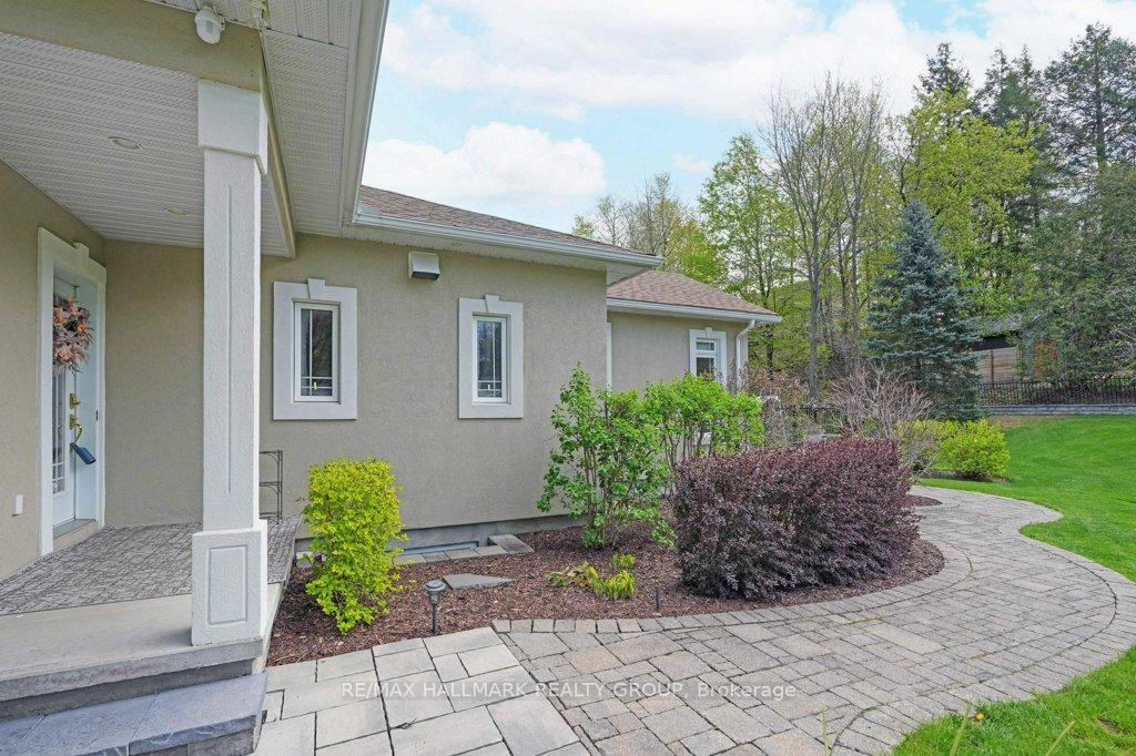 Photo 4 of 2680 Pierrette Drive, Ottawa, Cumberland Estates — HOMEH