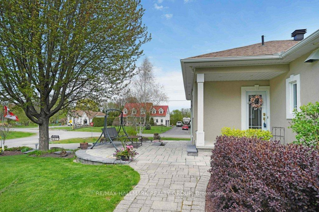 Photo 5 of 2680 Pierrette Drive, Ottawa, Cumberland Estates — HOMEH