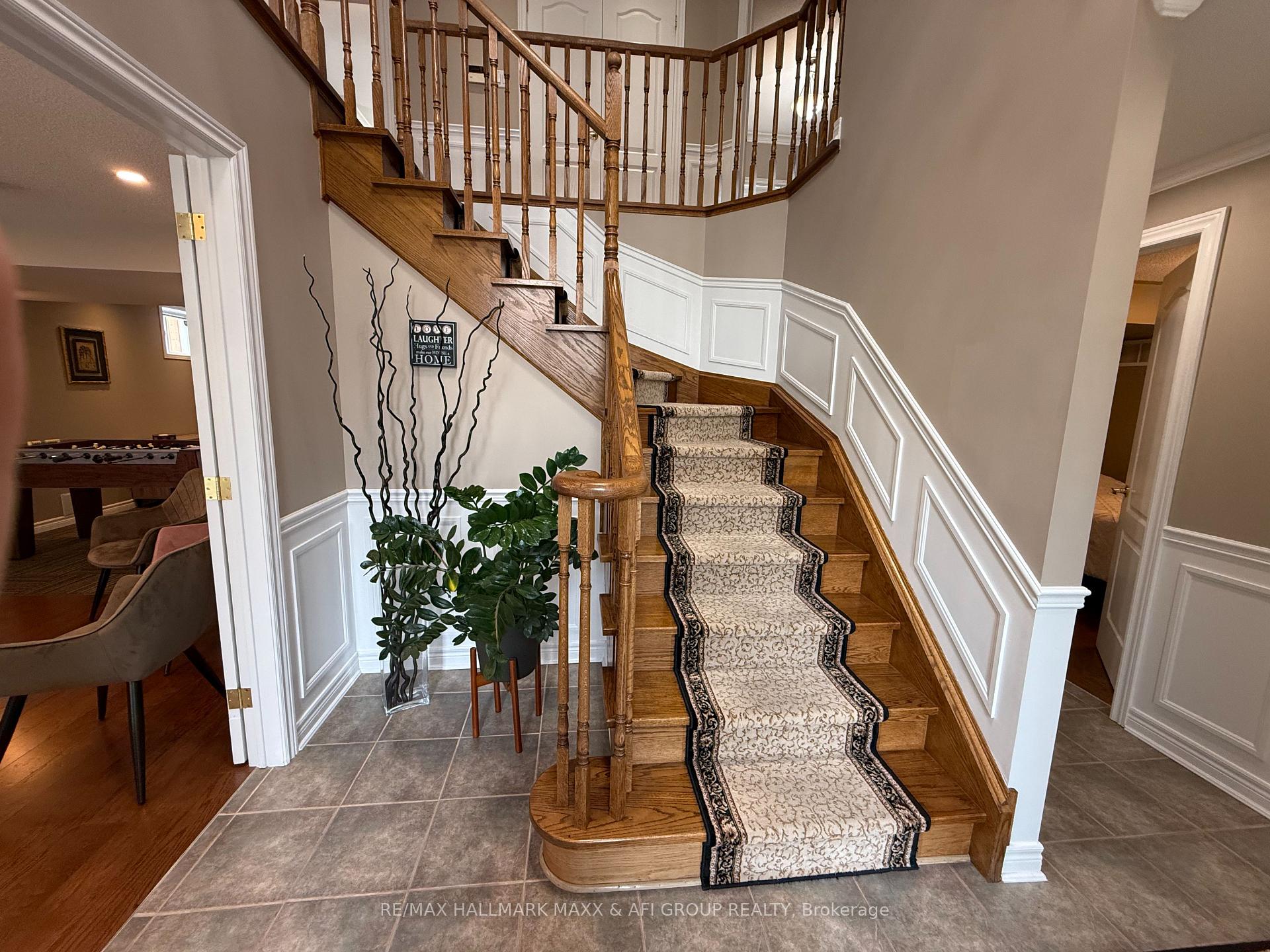 Photo 4 of 413 Nesbitt Road, Newmarket, Huron Heights-Leslie Valley — HOMEH