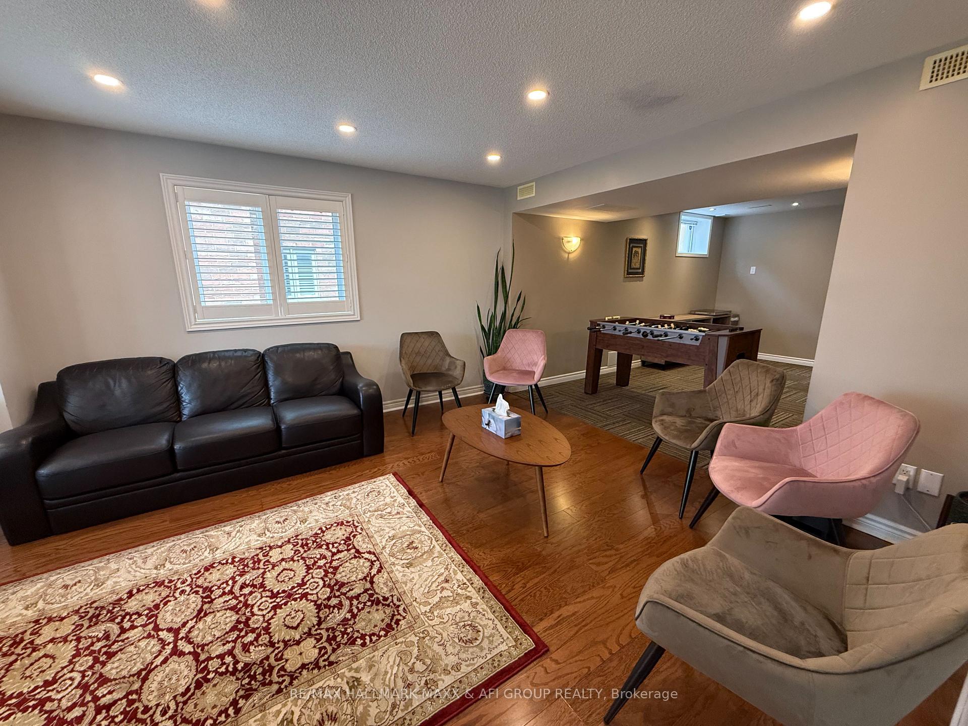 Photo 6 of 413 Nesbitt Road, Newmarket, Huron Heights-Leslie Valley — HOMEH