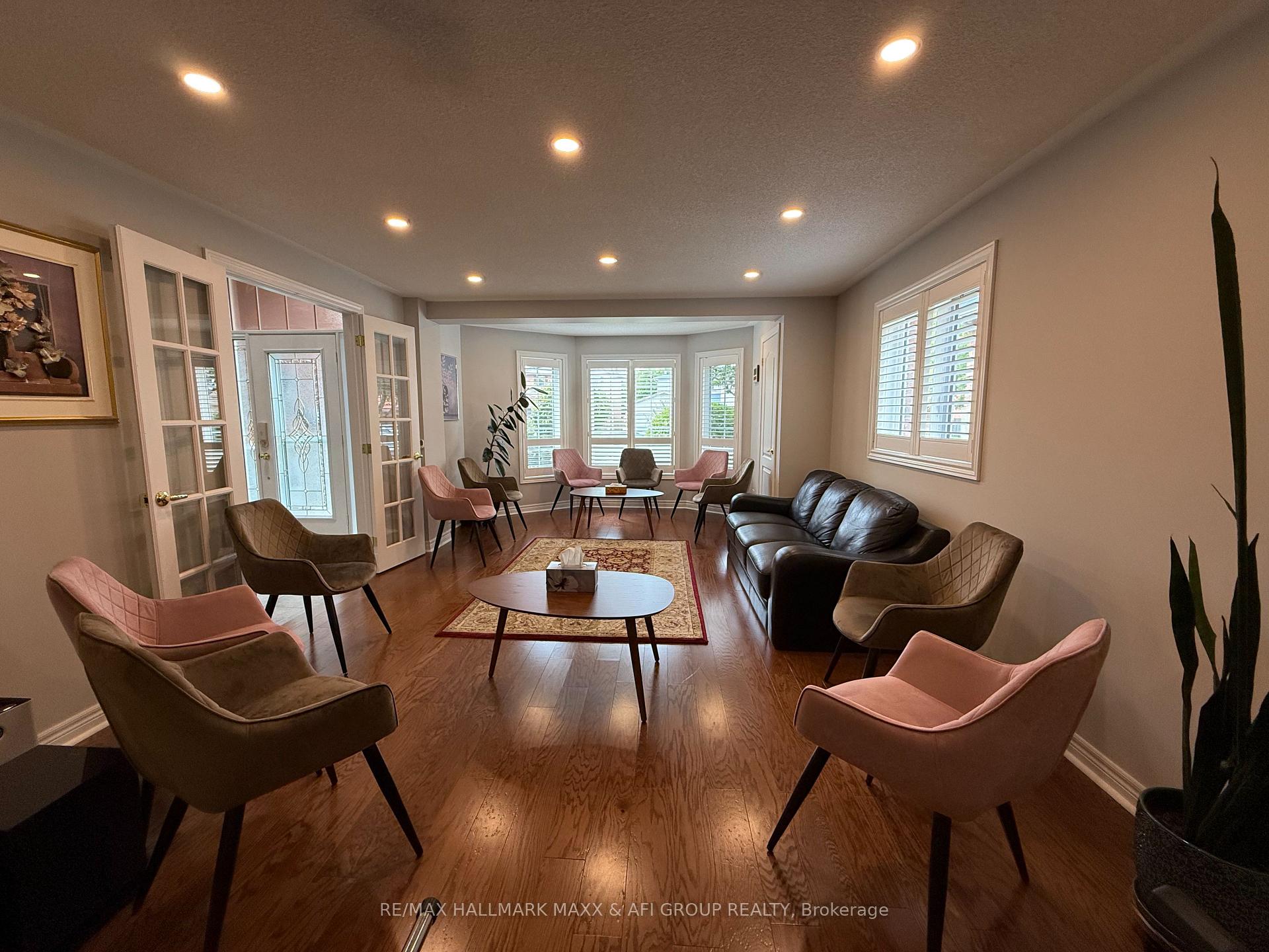 Photo 7 of 413 Nesbitt Road, Newmarket, Huron Heights-Leslie Valley — HOMEH