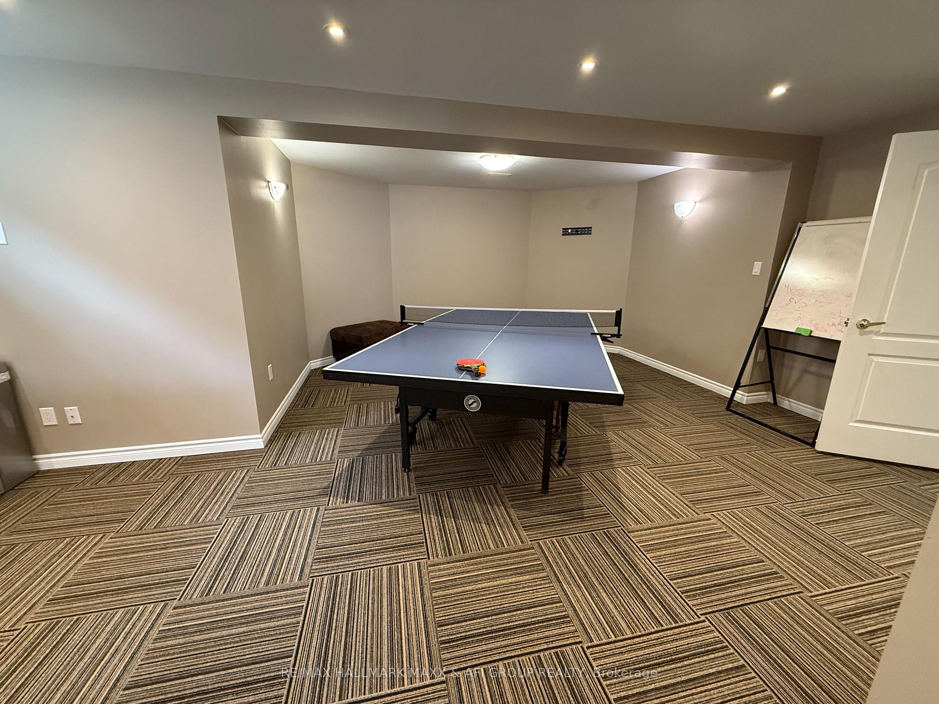 Photo 11 of 413 Nesbitt Road, Newmarket, Huron Heights-Leslie Valley — HOMEH