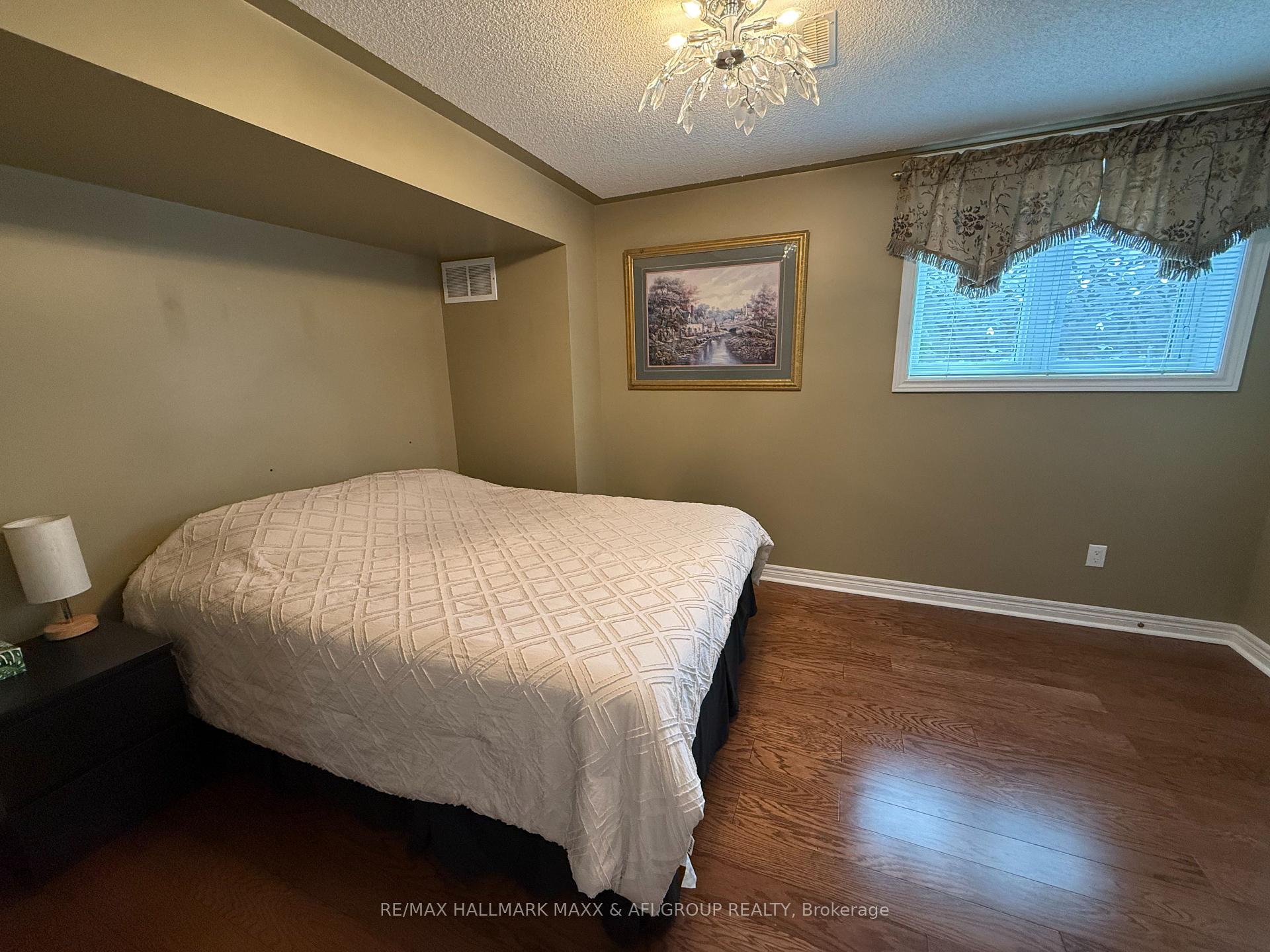 Photo 15 of 413 Nesbitt Road, Newmarket, Huron Heights-Leslie Valley — HOMEH
