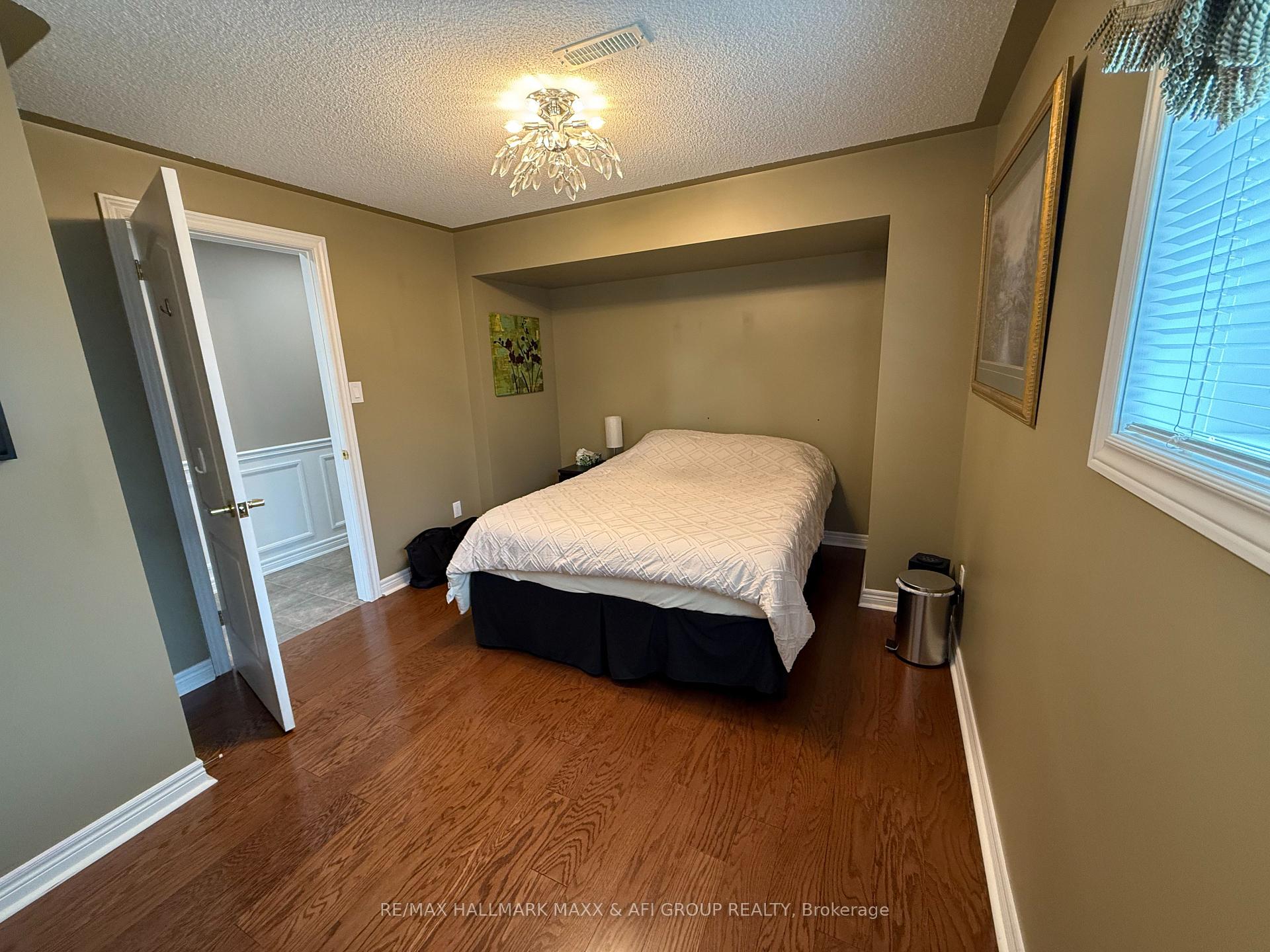 Photo 16 of 413 Nesbitt Road, Newmarket, Huron Heights-Leslie Valley — HOMEH