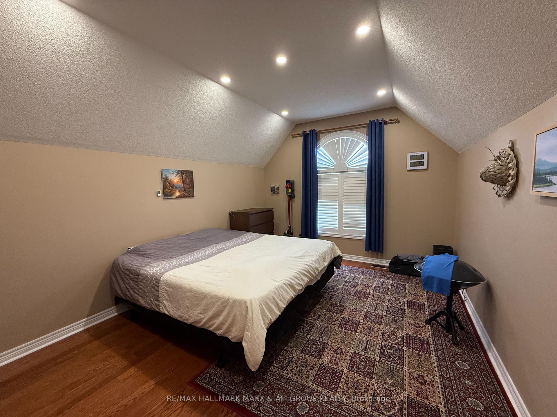 Photo 26 of 413 Nesbitt Road, Newmarket, Huron Heights-Leslie Valley — HOMEH