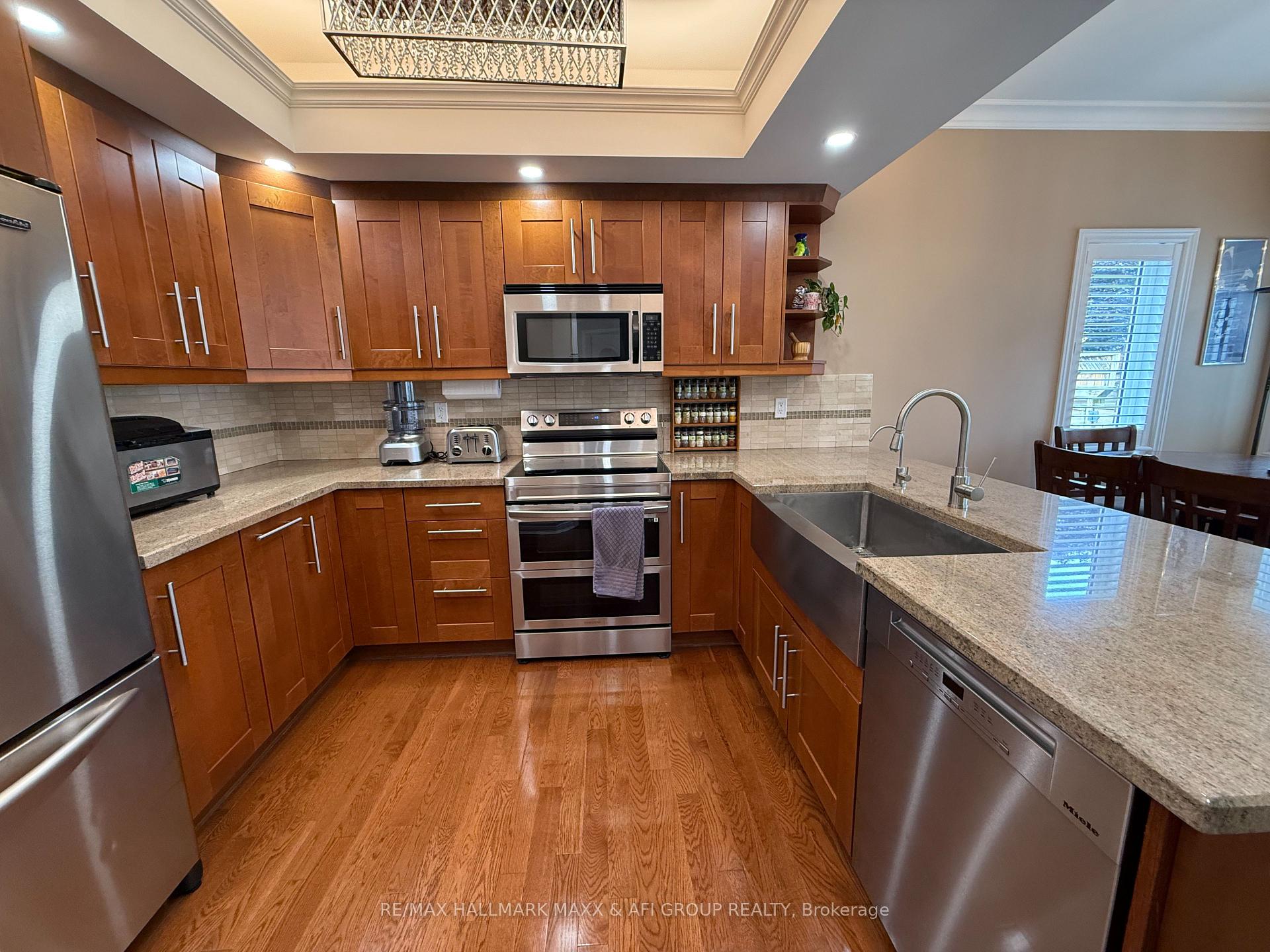Photo 43 of 413 Nesbitt Road, Newmarket, Huron Heights-Leslie Valley — HOMEH