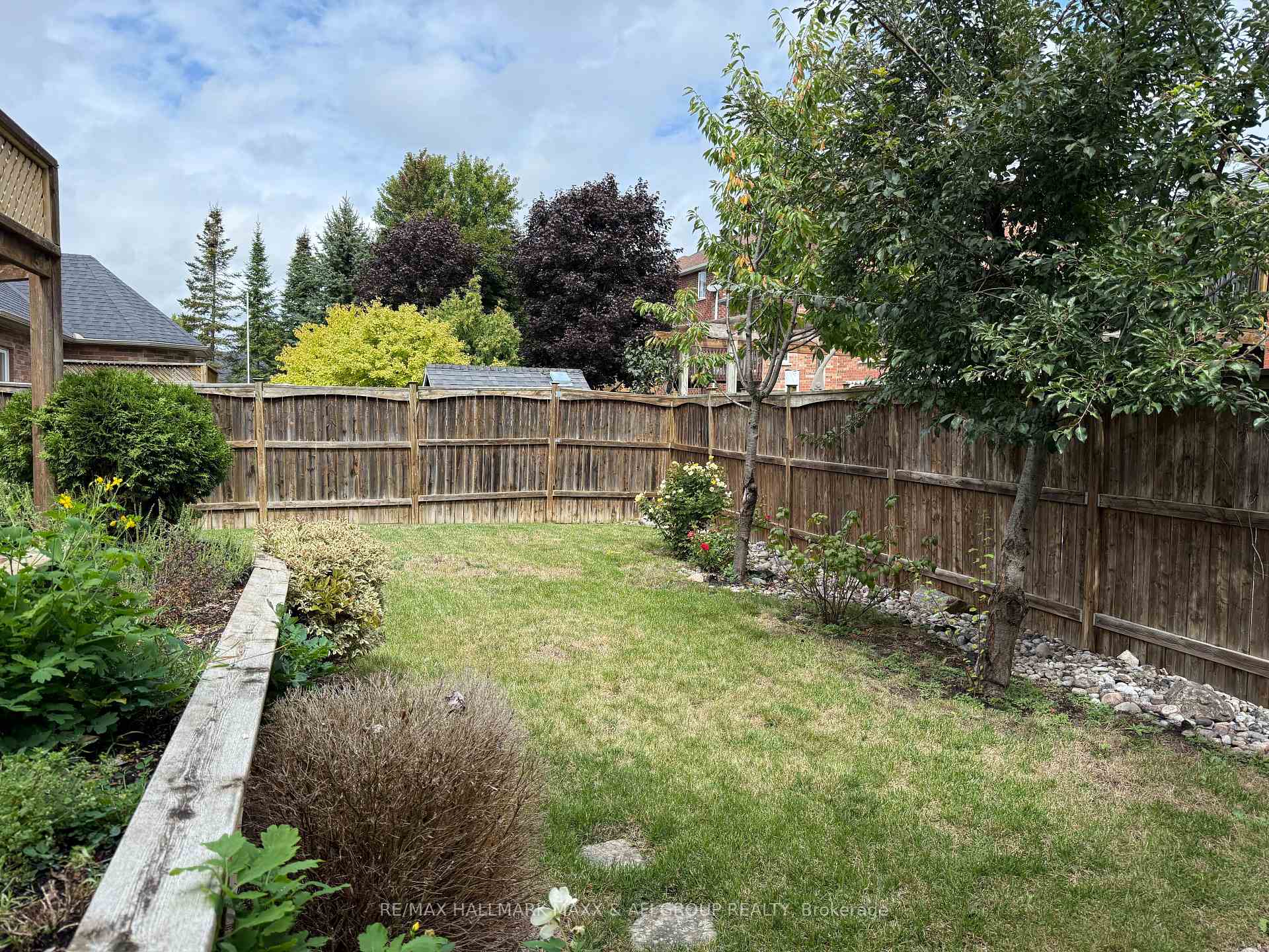 Photo 46 of 413 Nesbitt Road, Newmarket, Huron Heights-Leslie Valley — HOMEH