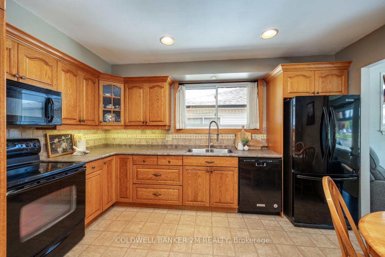 Photo 13 of 246 Harmony Road N, Oshawa, Eastdale — HOMEH