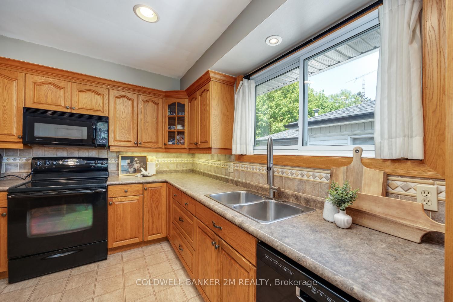 Photo 14 of 246 Harmony Road N, Oshawa, Eastdale — HOMEH