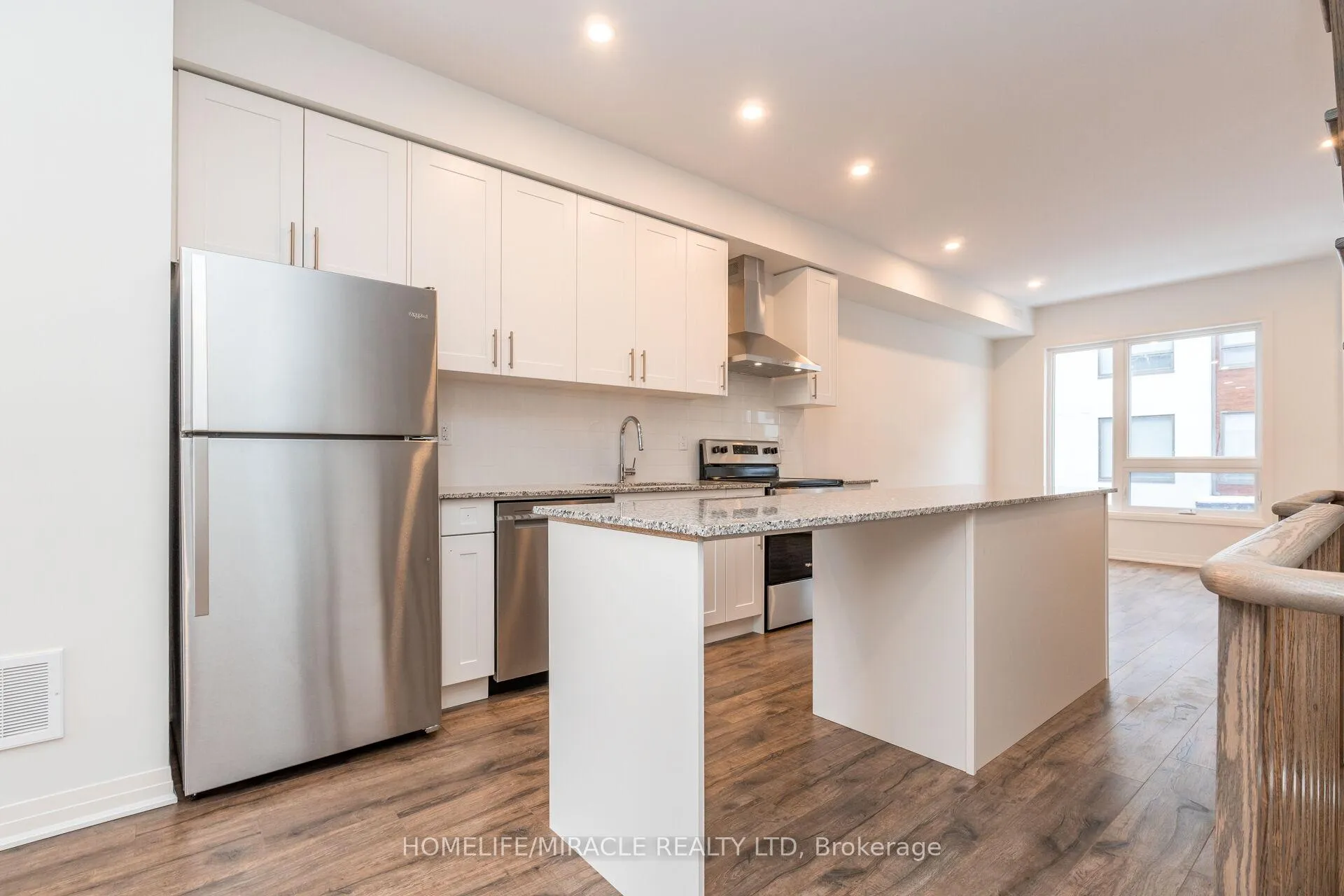 Photo 2 of 1724 Pleasure Valley Path, Oshawa, Samac — HOMEH