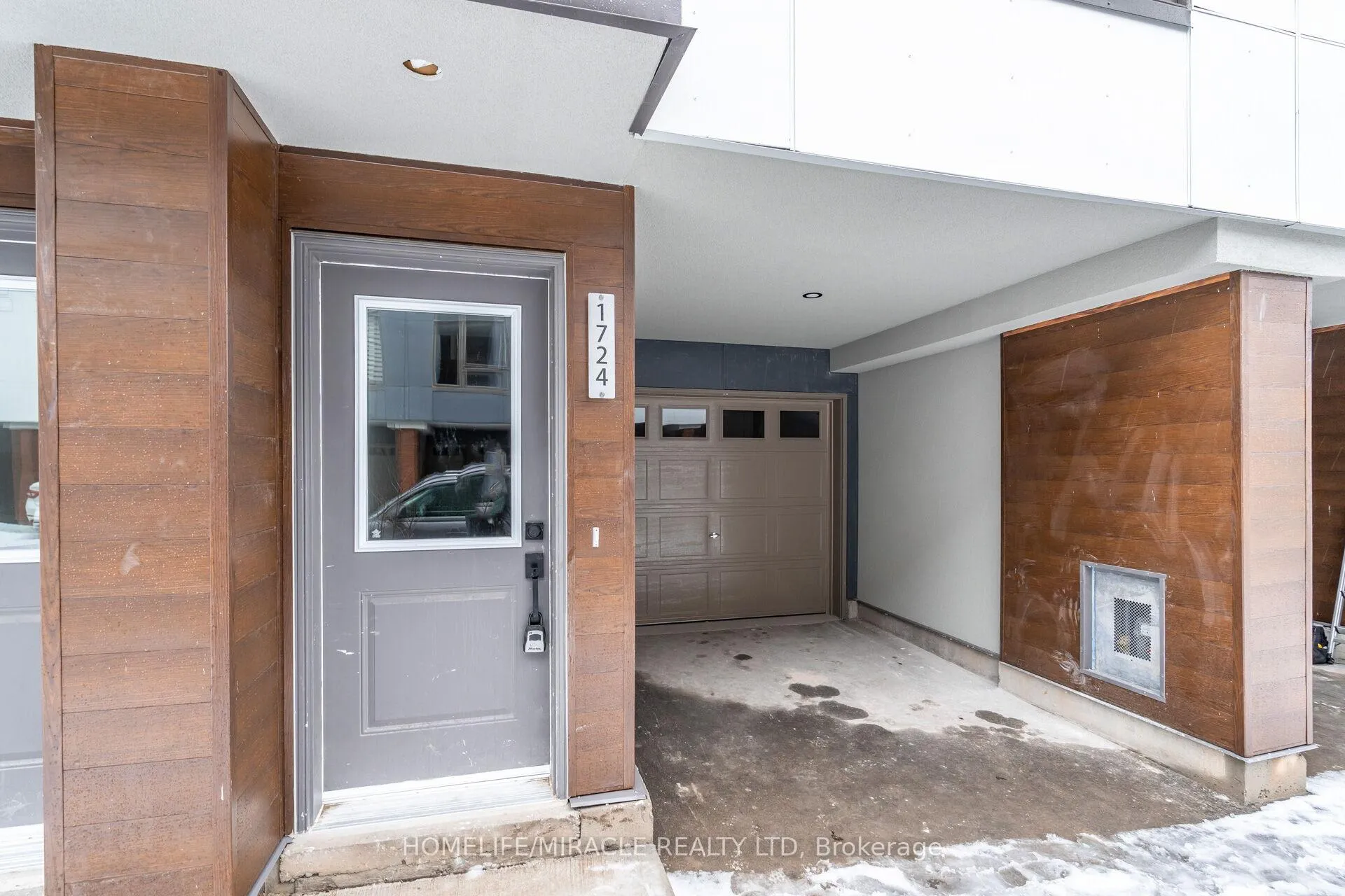 Photo 3 of 1724 Pleasure Valley Path, Oshawa, Samac — HOMEH