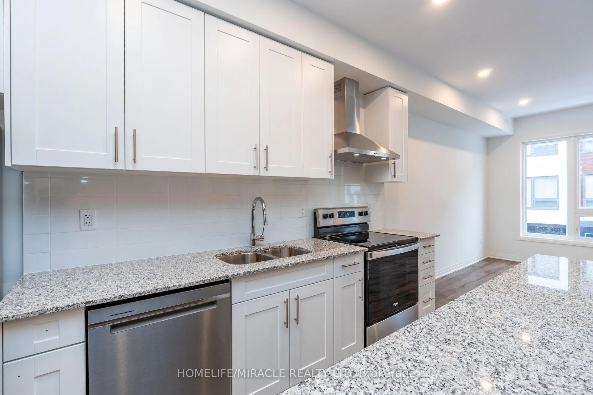Photo 4 of 1724 Pleasure Valley Path, Oshawa, Samac — HOMEH