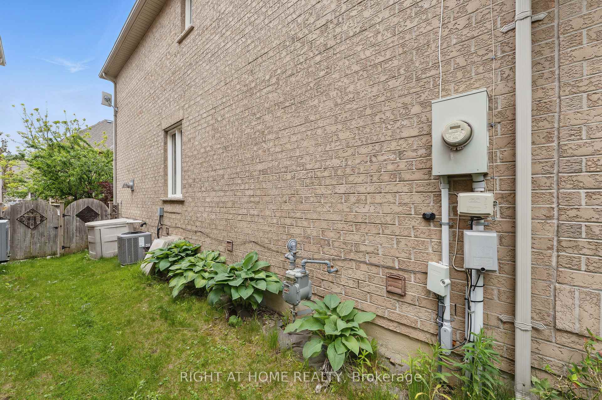 Photo 3 of 149 Coleridge Drive, Newmarket, Summerhill Estates — HOMEH
