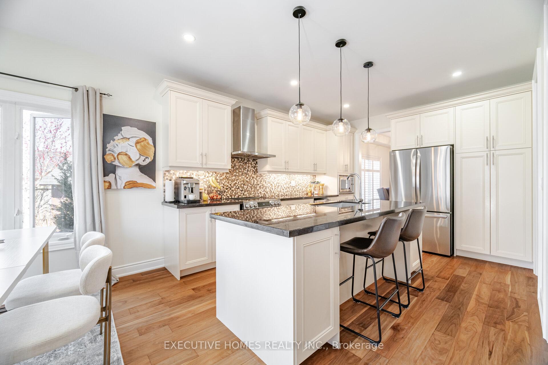 Photo 10 of 221 Cathcart Crescent, Milton, Willmott — HOMEH