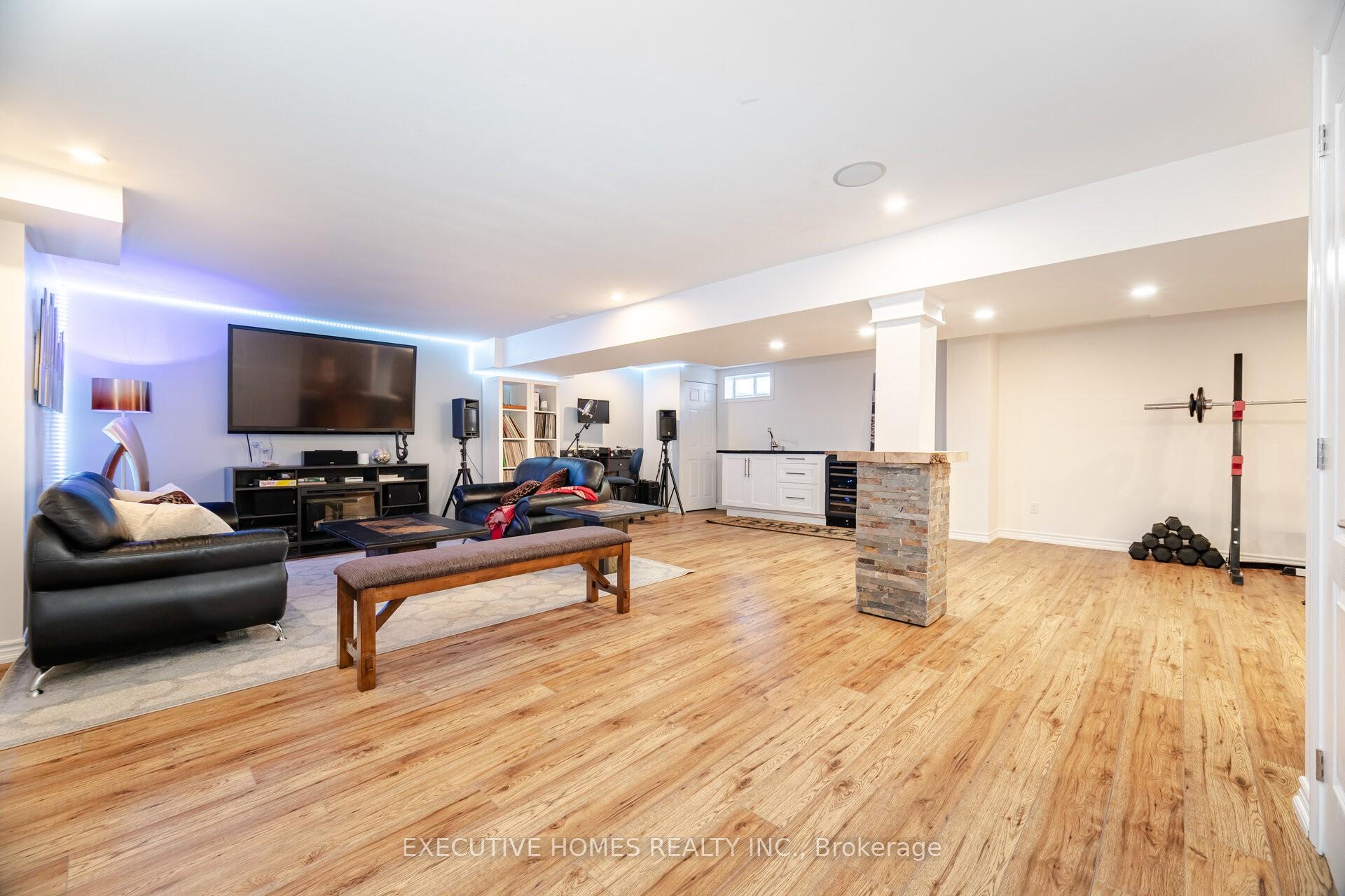 Photo 41 of 221 Cathcart Crescent, Milton, Willmott — HOMEH