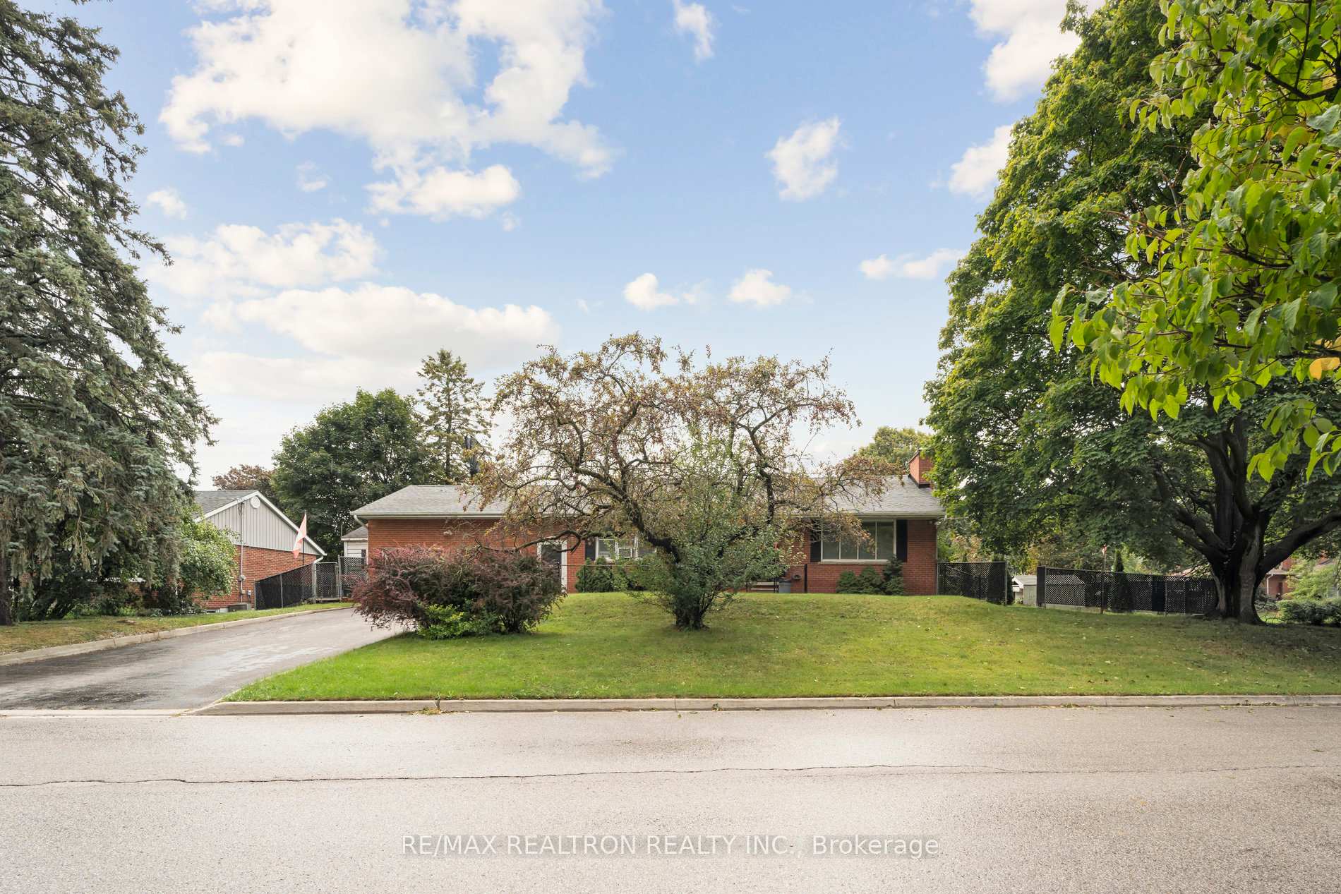 Photo 1 of 230 Avenue Road, Newmarket, Central Newmarket — HOMEH