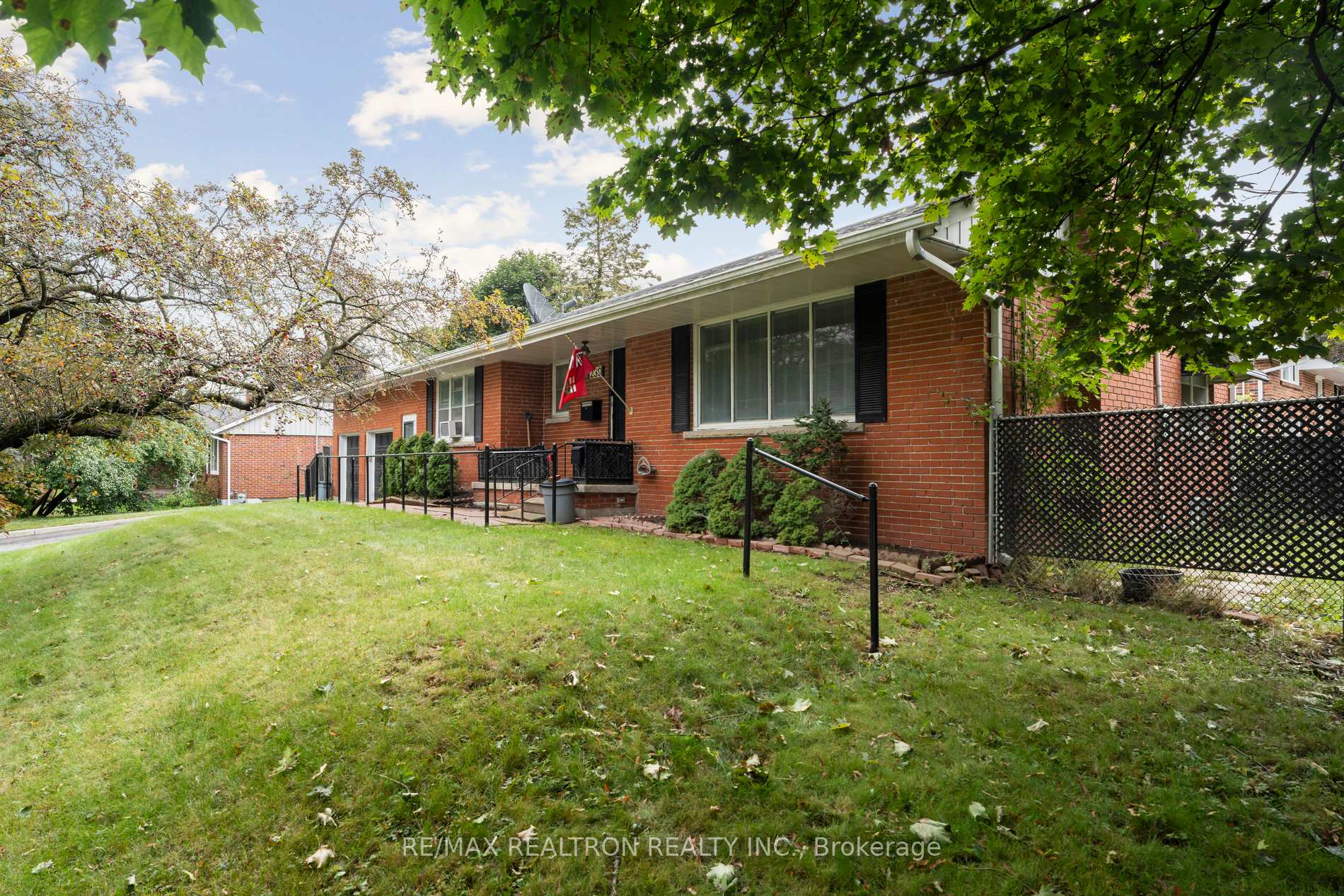 Photo 3 of 230 Avenue Road, Newmarket, Central Newmarket — HOMEH