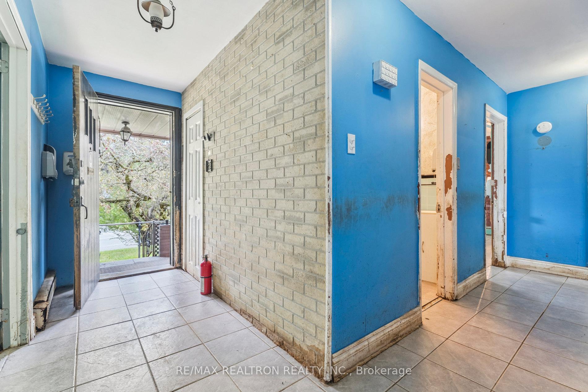 Photo 5 of 230 Avenue Road, Newmarket, Central Newmarket — HOMEH