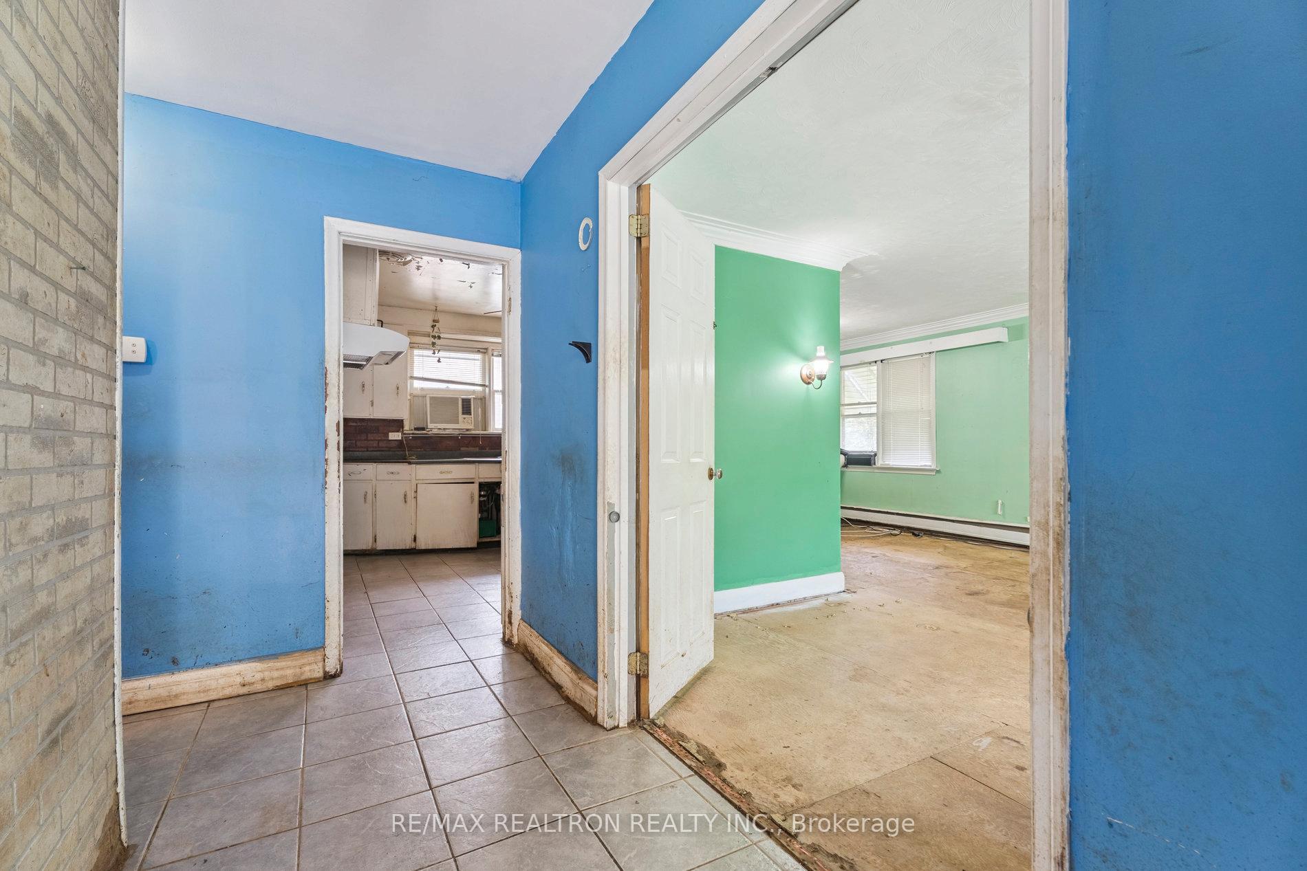 Photo 6 of 230 Avenue Road, Newmarket, Central Newmarket — HOMEH