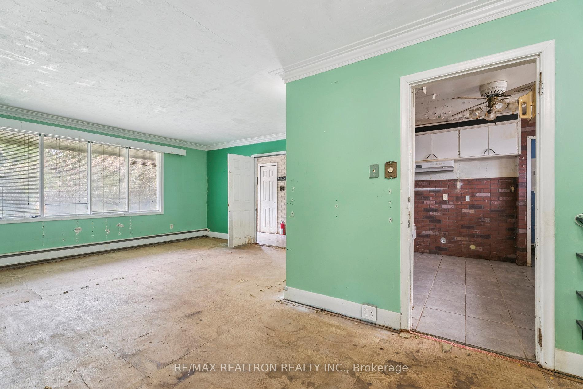 Photo 10 of 230 Avenue Road, Newmarket, Central Newmarket — HOMEH