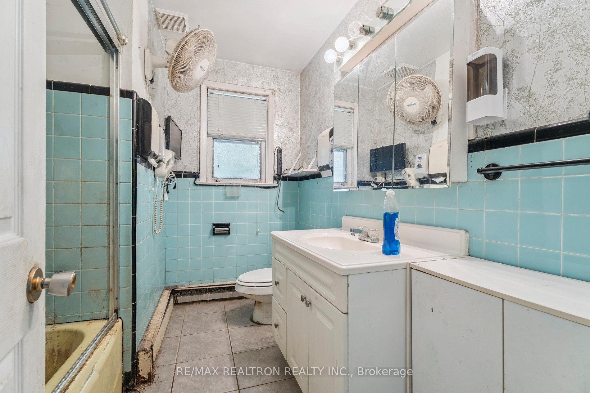 Photo 13 of 230 Avenue Road, Newmarket, Central Newmarket — HOMEH