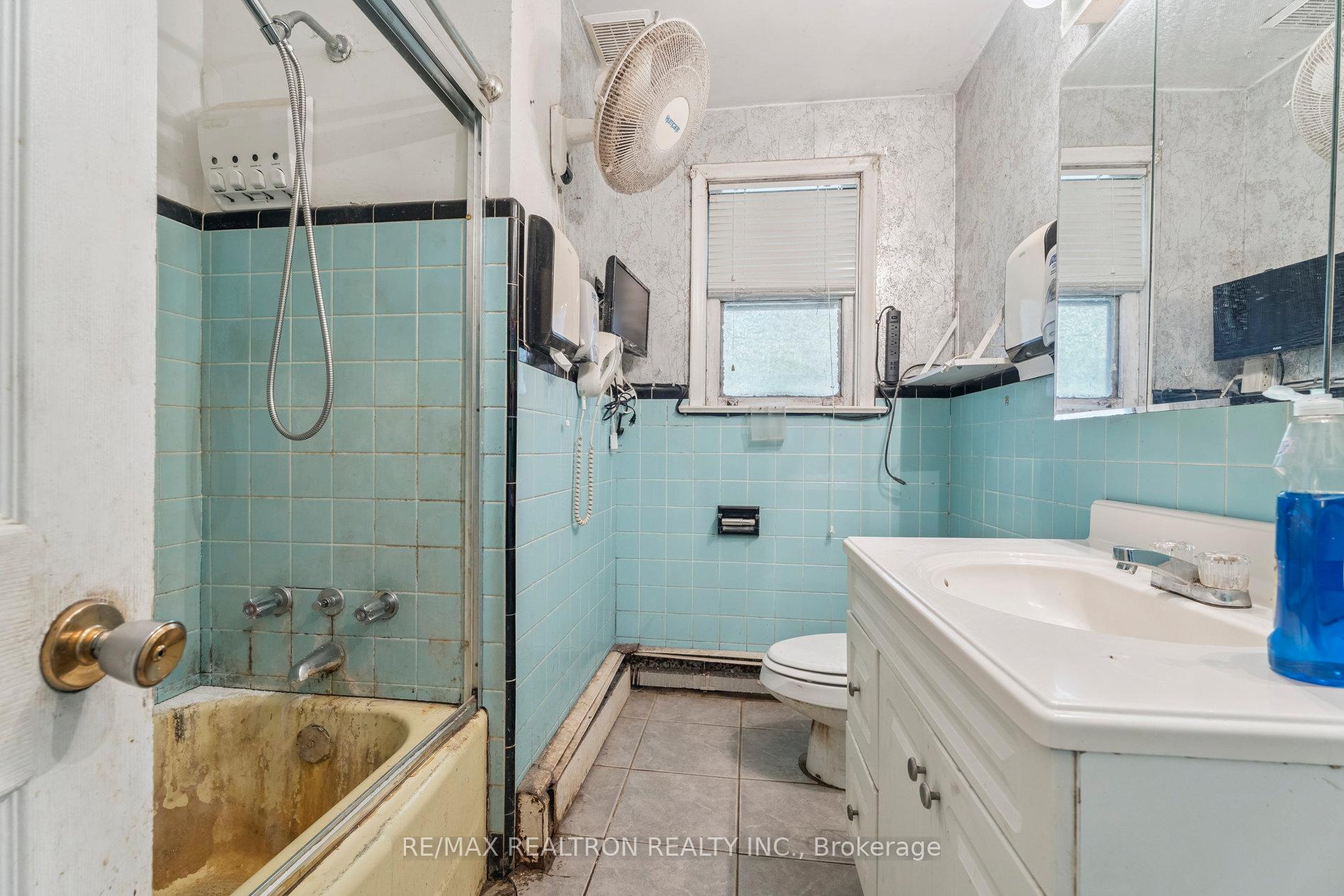 Photo 14 of 230 Avenue Road, Newmarket, Central Newmarket — HOMEH