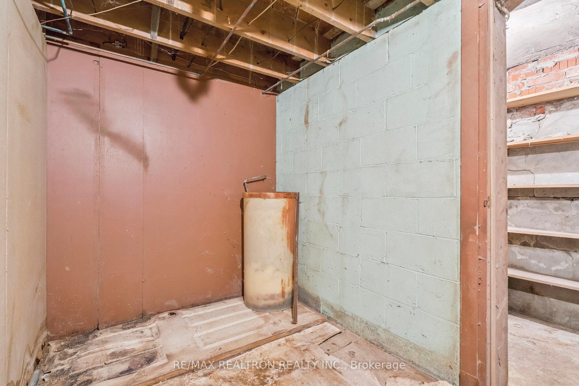 Photo 23 of 230 Avenue Road, Newmarket, Central Newmarket — HOMEH