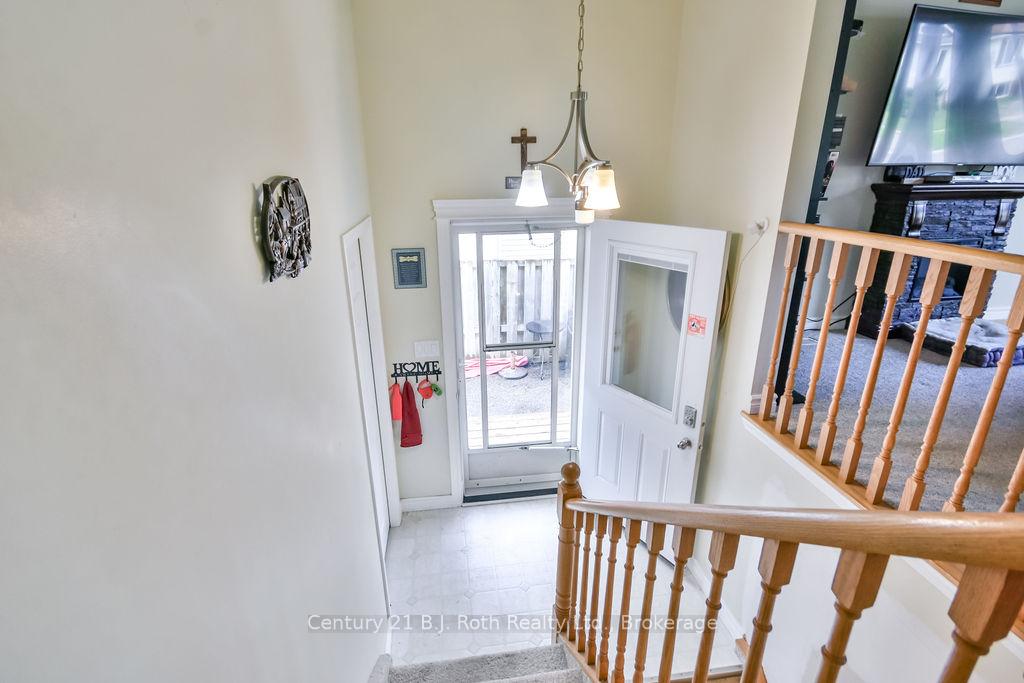 Photo 2 of 7 Christine Place, Orillia — HOMEH