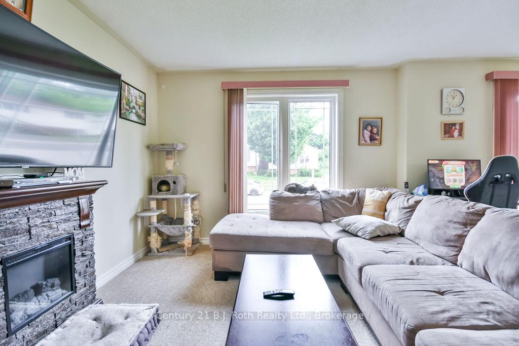 Photo 4 of 7 Christine Place, Orillia — HOMEH
