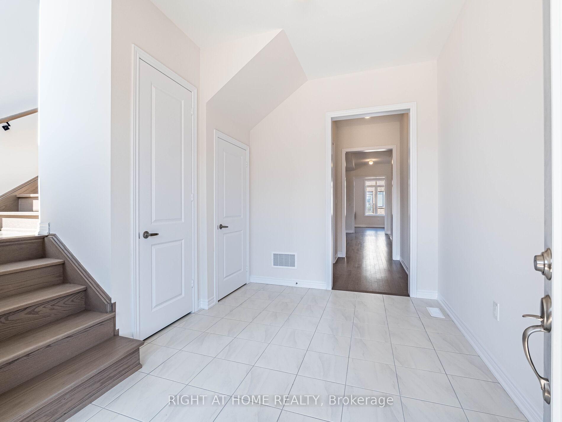 Photo 3 of 863 Plum Place, Milton, Cobban — HOMEH