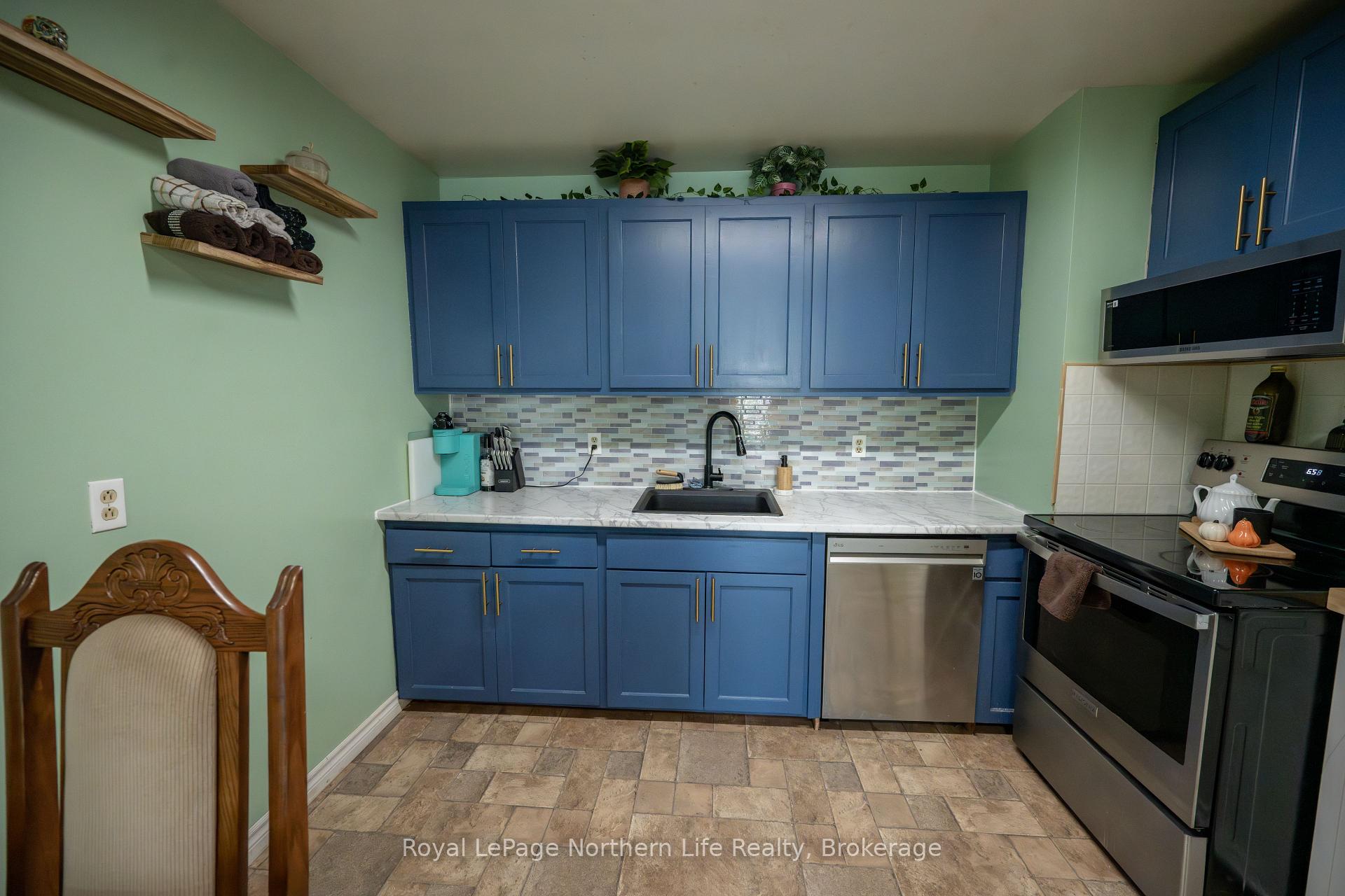 Photo 14 of 635 Worthington Street E, North Bay, Central — HOMEH