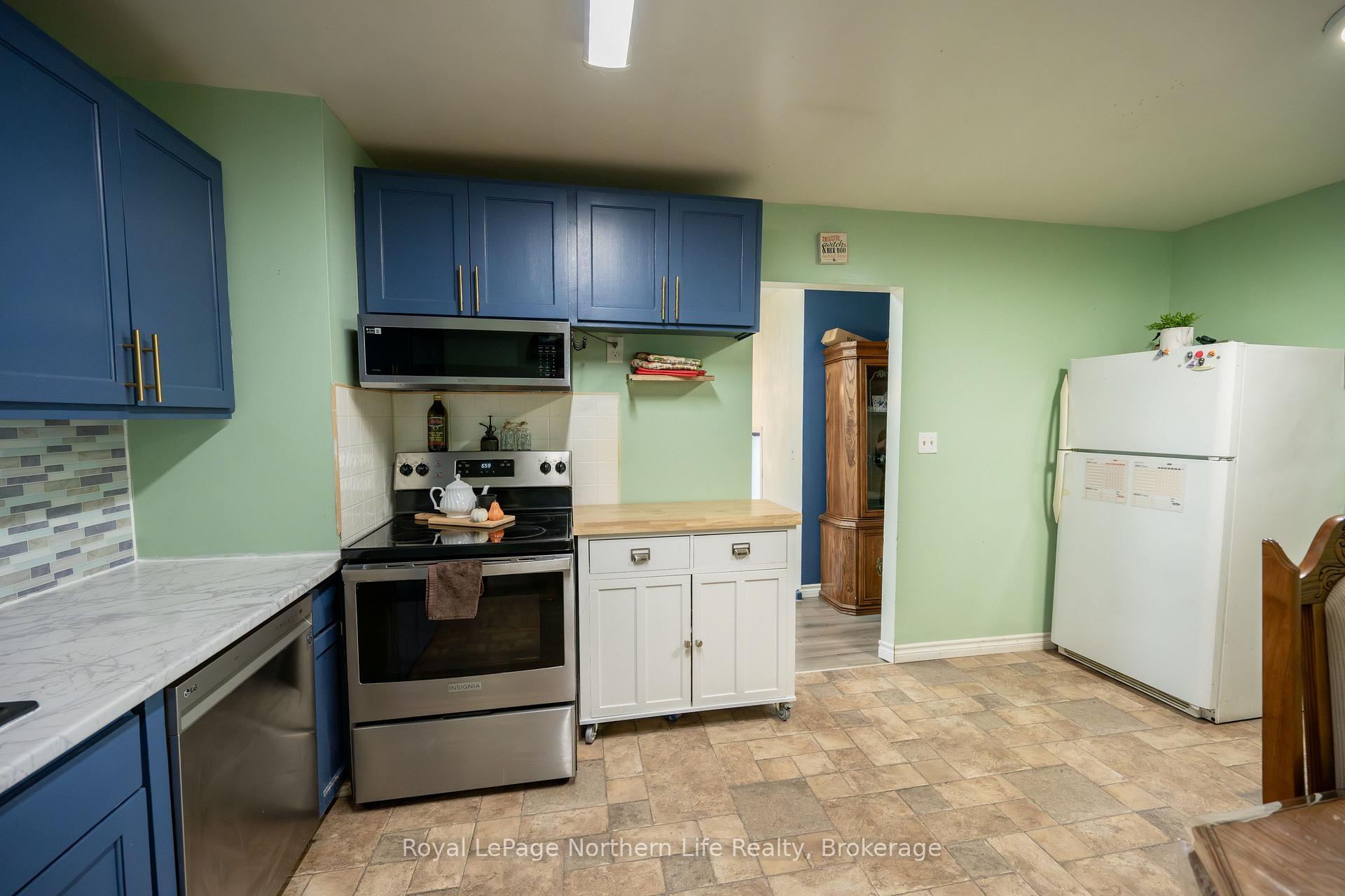 Photo 15 of 635 Worthington Street E, North Bay, Central — HOMEH