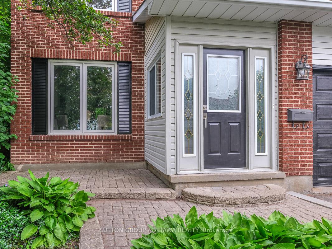 Photo 3 of 1112 St. Germain Crescent, Ottawa, Convent Glen North — HOMEH