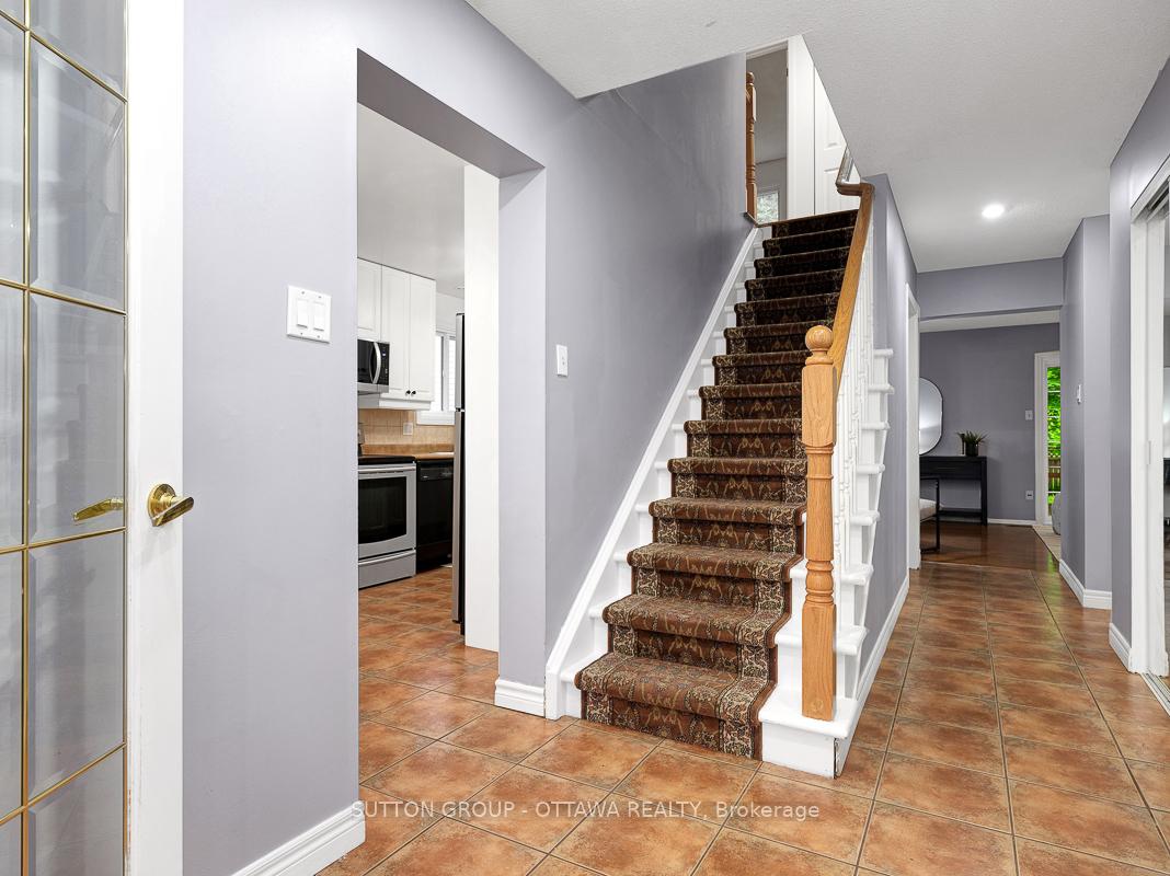 Photo 7 of 1112 St. Germain Crescent, Ottawa, Convent Glen North — HOMEH