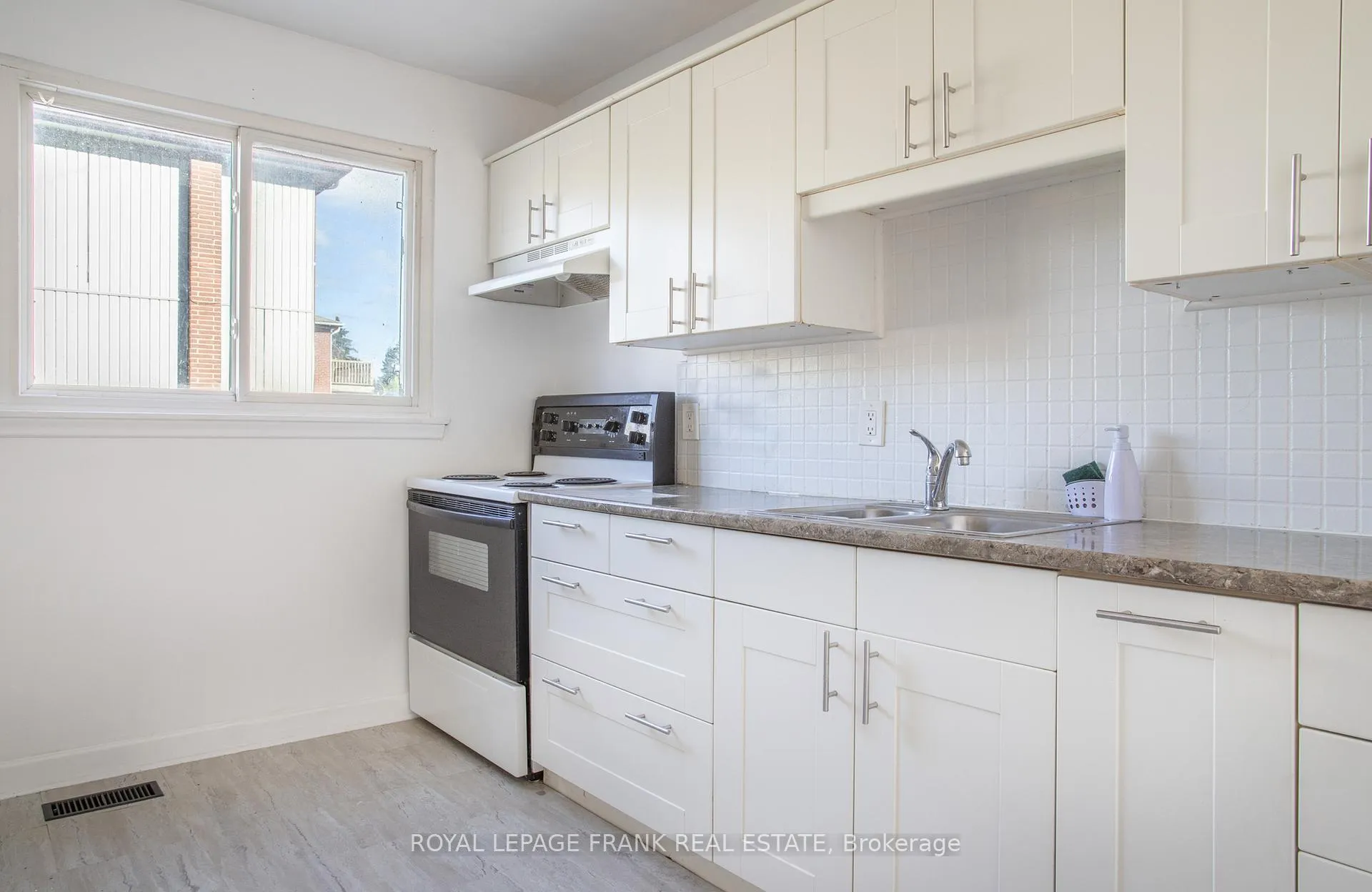 Photo 13 of 1030 Ravine Road, Oshawa, Lakeview — HOMEH