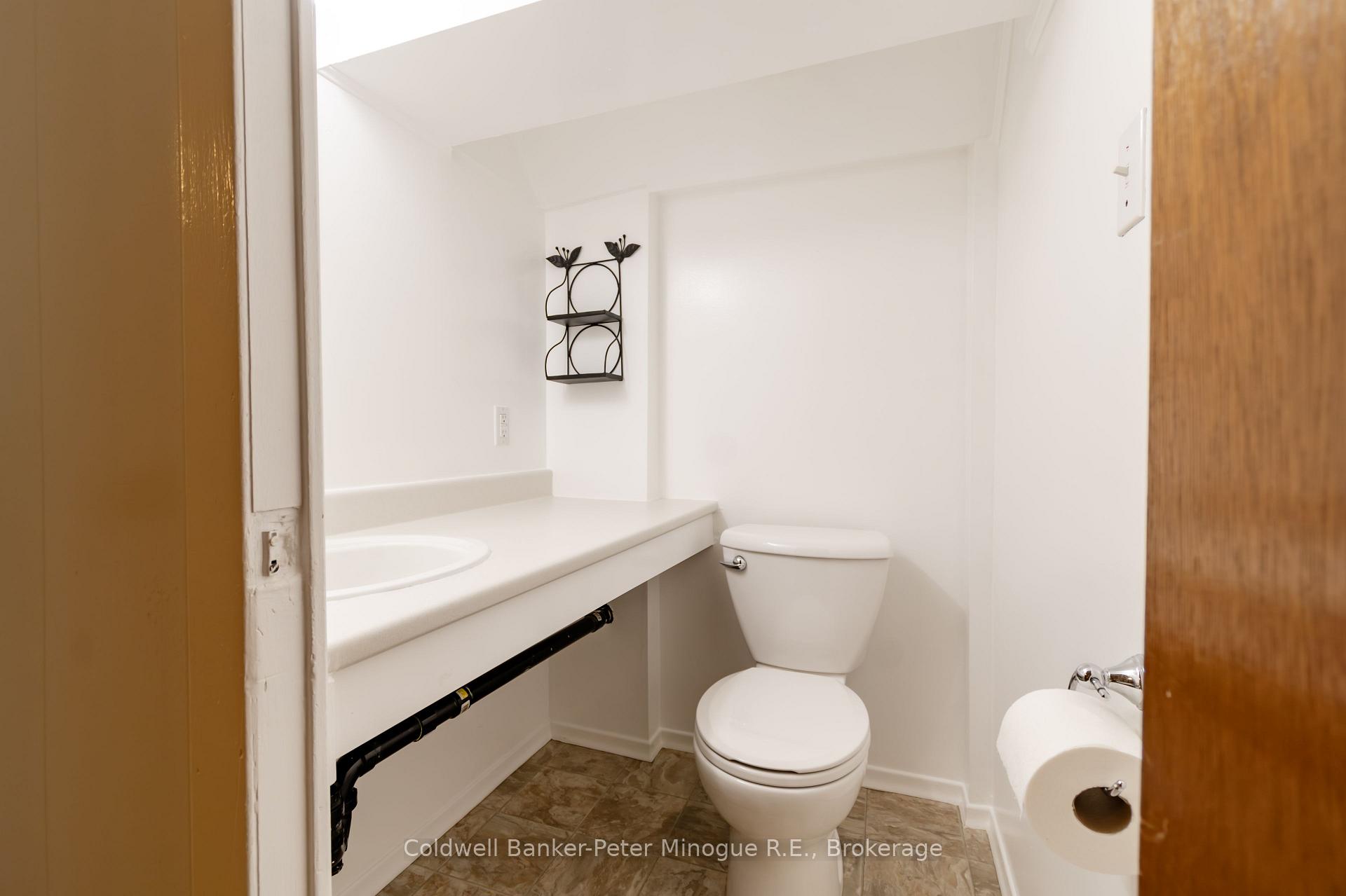 Photo 41 of 564 Copeland Street, North Bay, West End — HOMEH