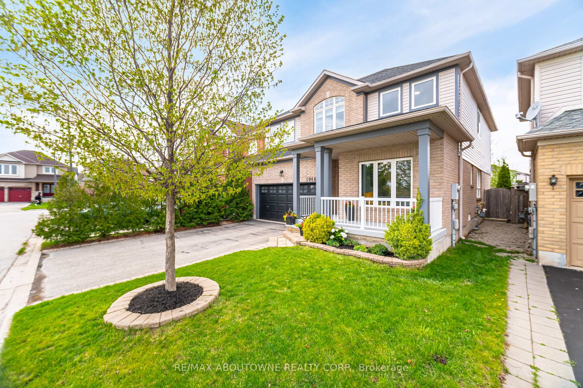 Photo 2 of 1046 Holdsworth Crescent, Milton, Coates — HOMEH