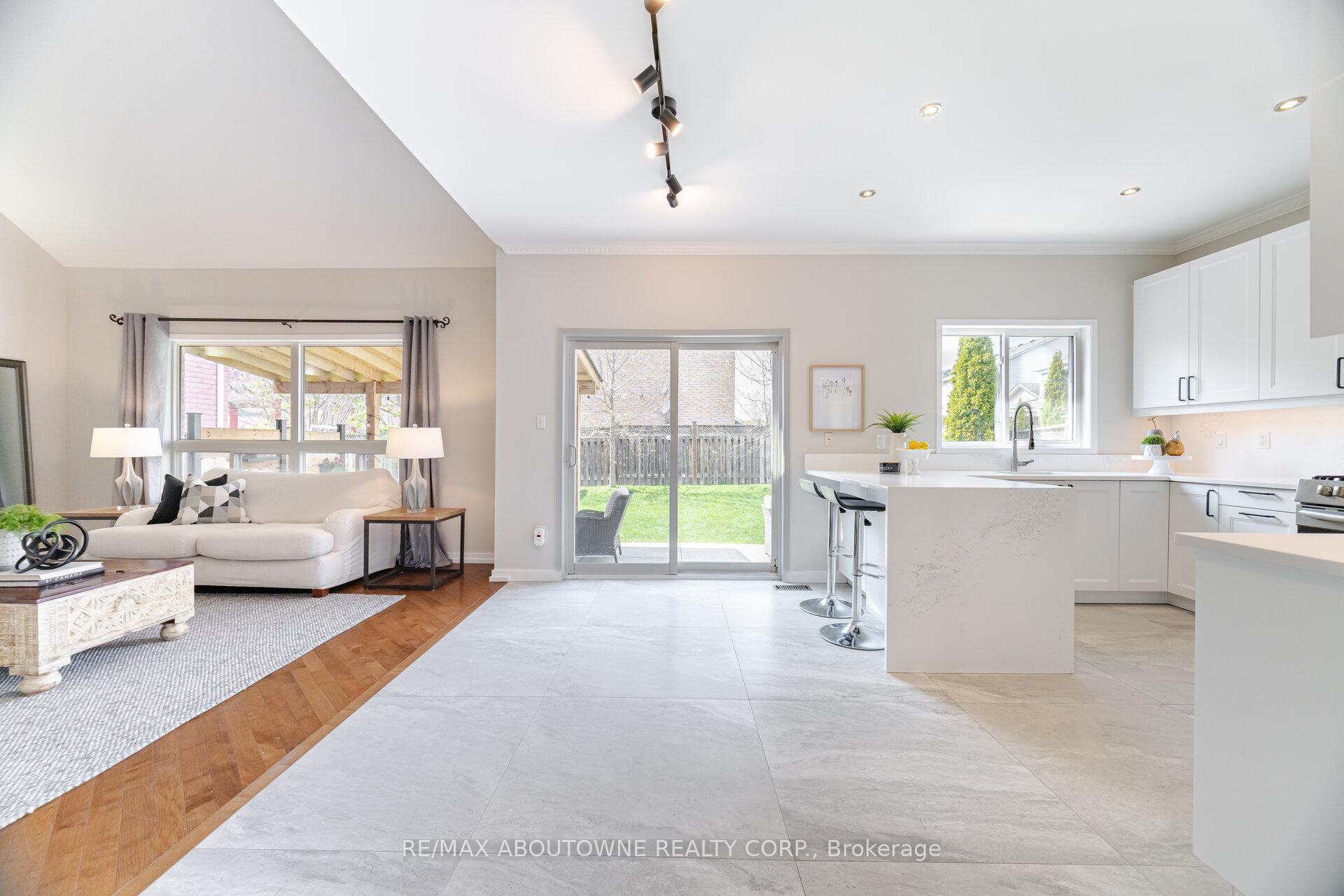 Photo 13 of 1046 Holdsworth Crescent, Milton, Coates — HOMEH