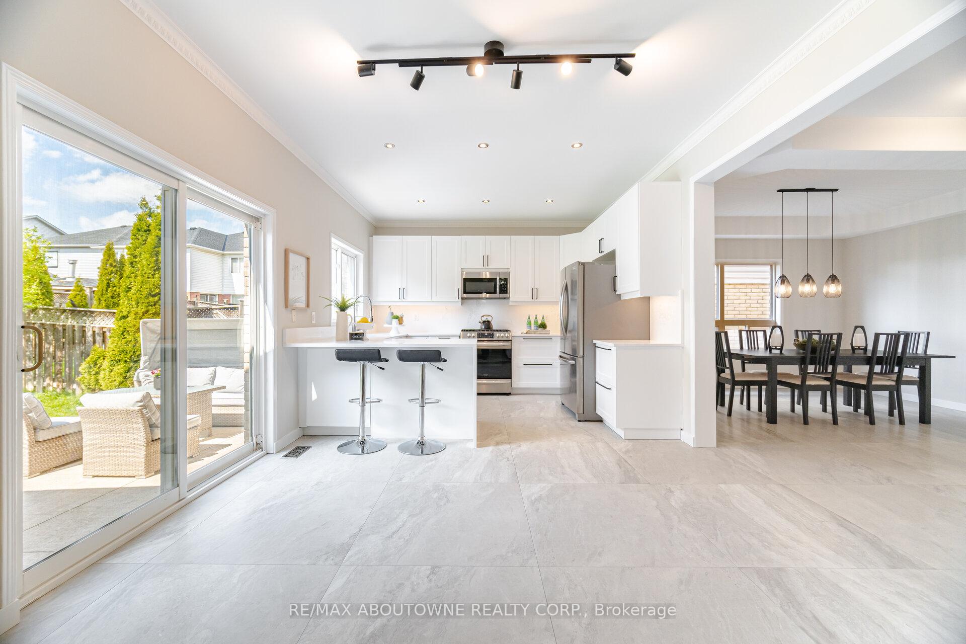 Photo 14 of 1046 Holdsworth Crescent, Milton, Coates — HOMEH