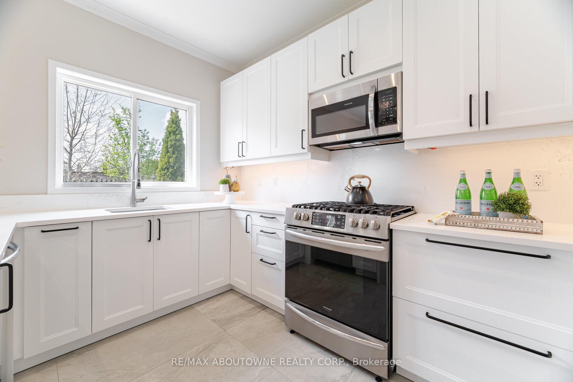 Photo 16 of 1046 Holdsworth Crescent, Milton, Coates — HOMEH