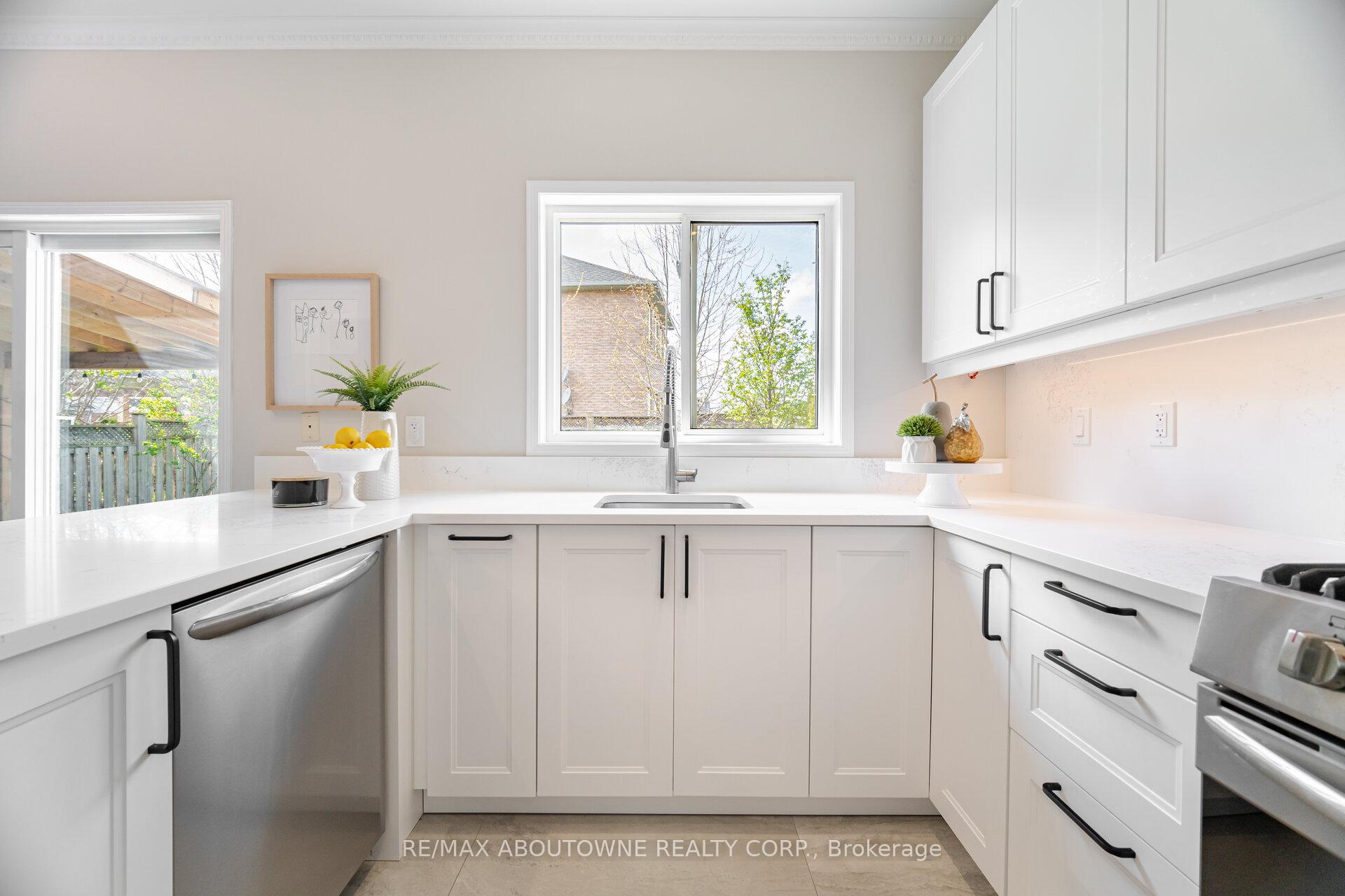Photo 17 of 1046 Holdsworth Crescent, Milton, Coates — HOMEH
