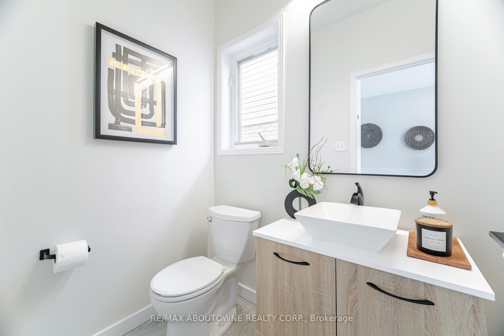 Photo 22 of 1046 Holdsworth Crescent, Milton, Coates — HOMEH