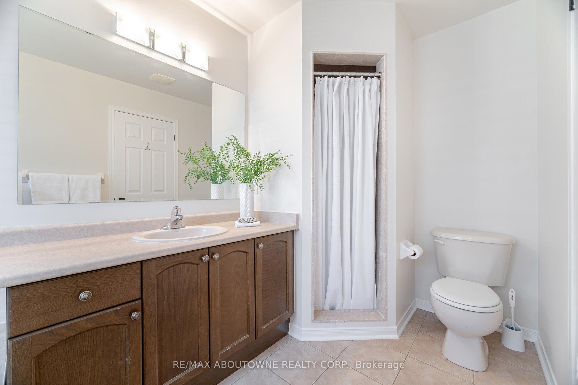 Photo 30 of 1046 Holdsworth Crescent, Milton, Coates — HOMEH